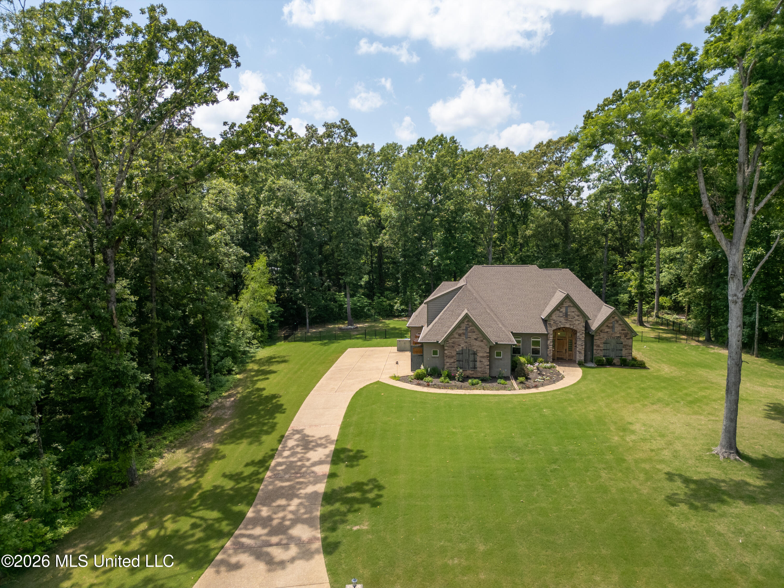568 Woodford Cove Property Photo 46