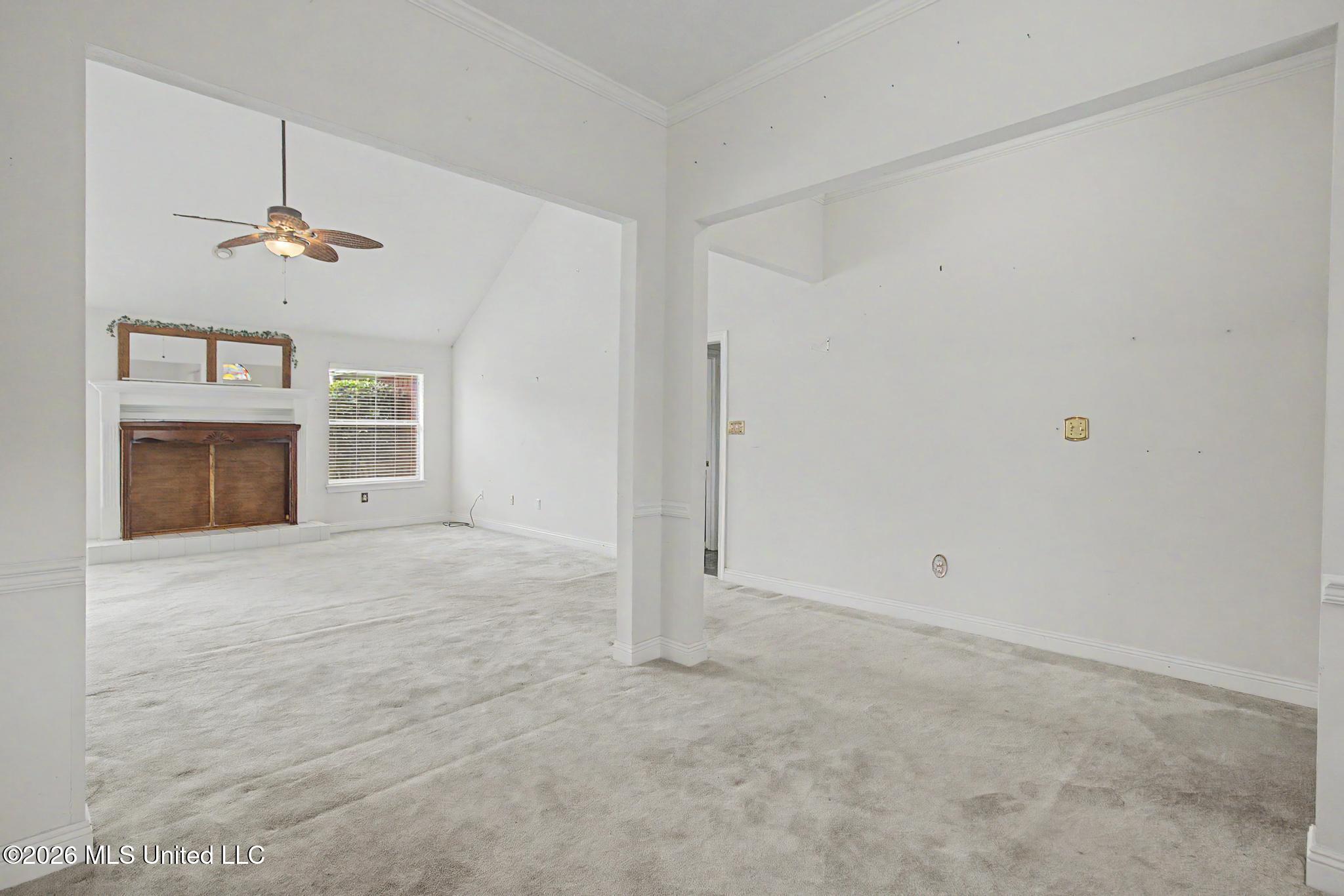 2594 Brighton Circle Property Photo 4
