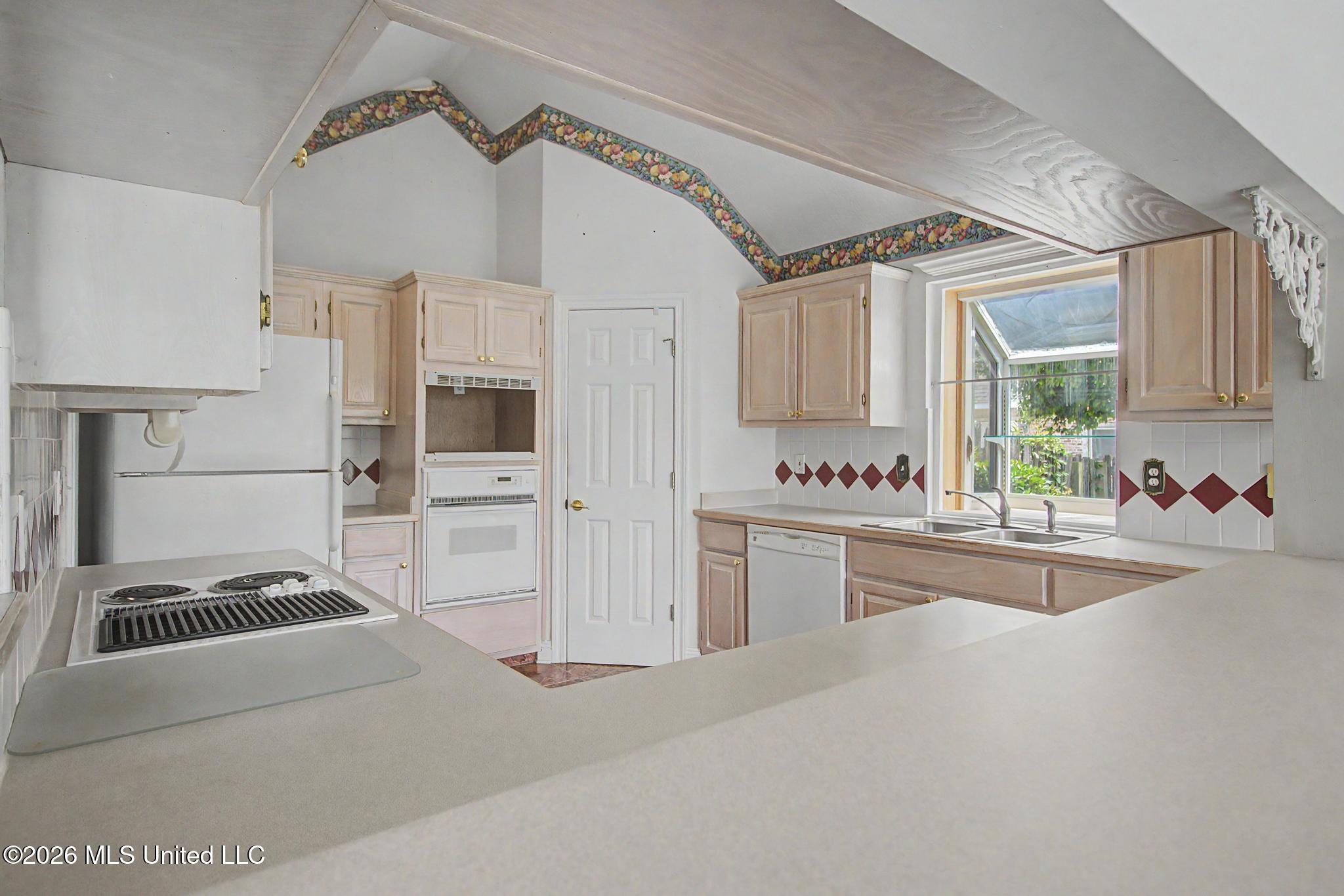2594 Brighton Circle Property Photo 5