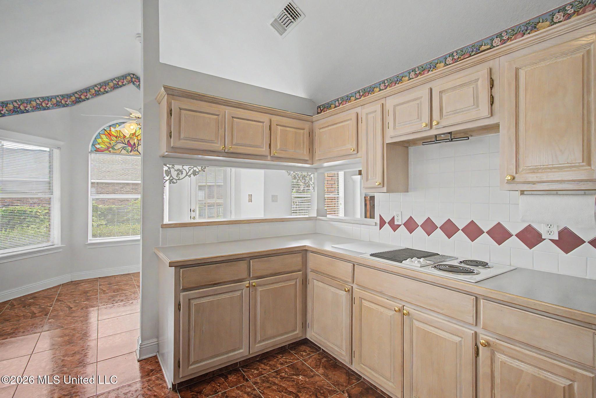 2594 Brighton Circle Property Photo 6