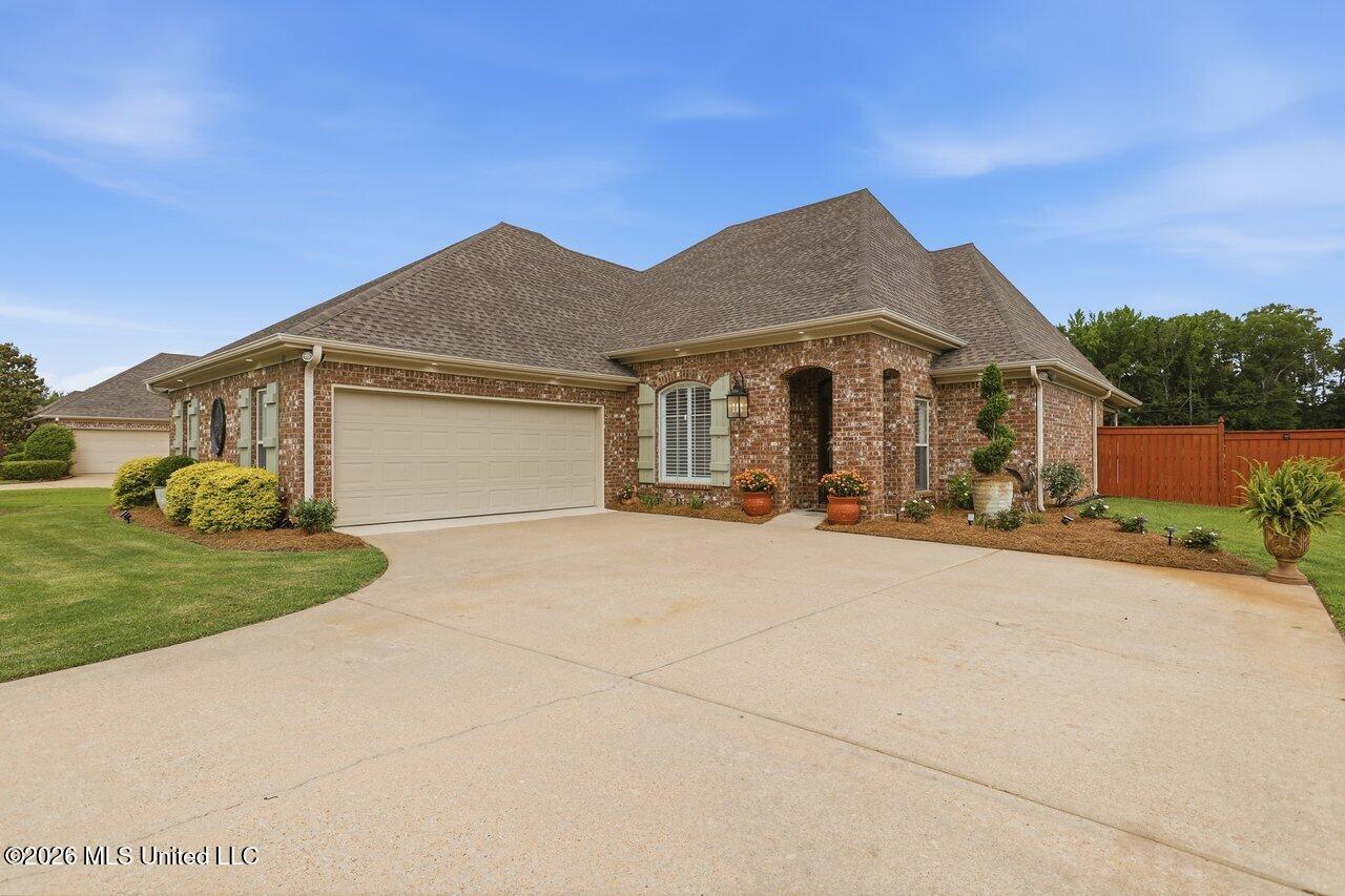 112 Meadow Pointe Cove Property Photo 2