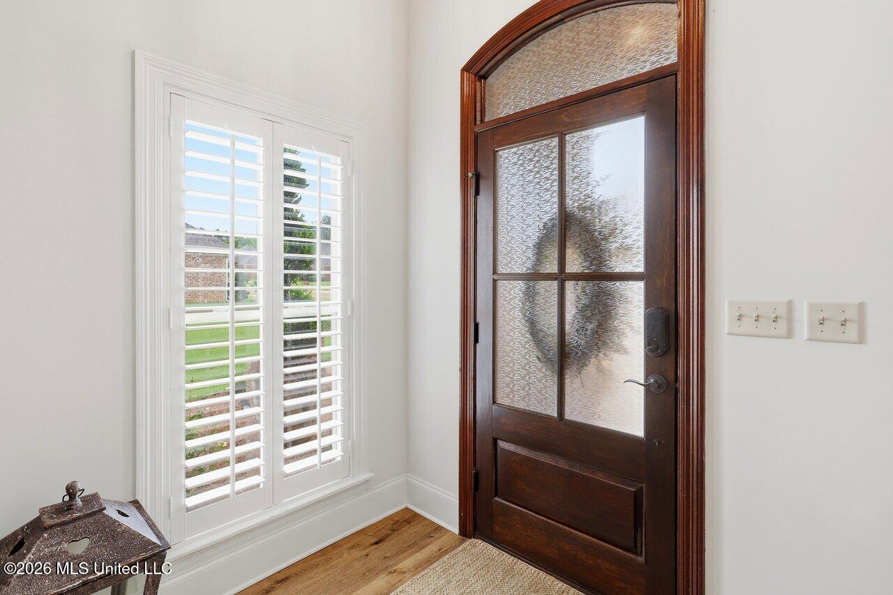112 Meadow Pointe Cove Property Photo 4
