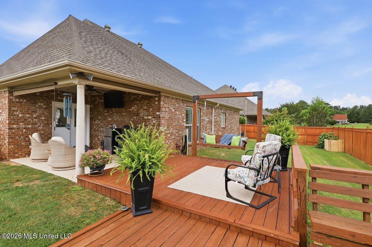 112 Meadow Pointe Cove Property Photo 28