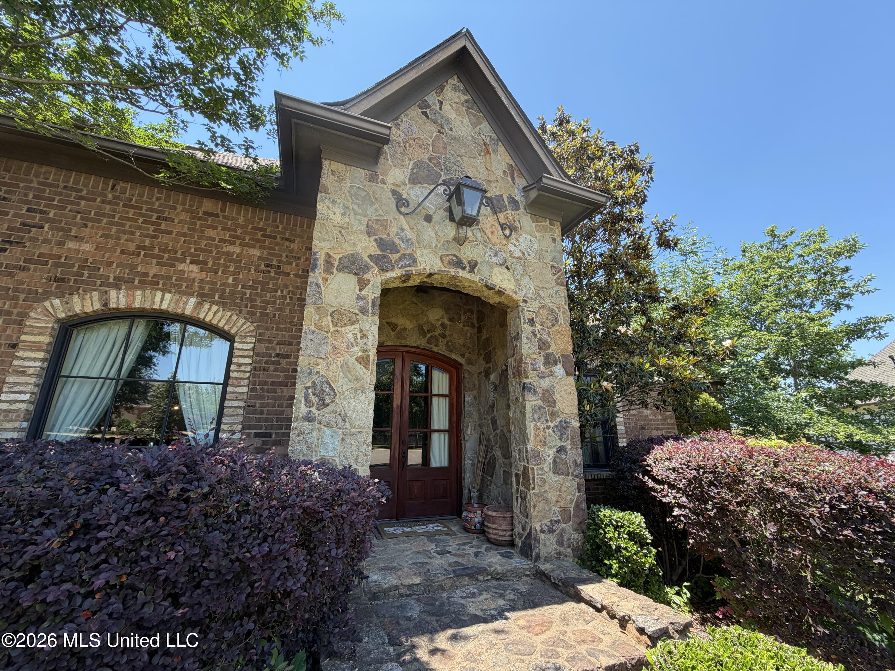 108 Novara Cove Property Photo 3