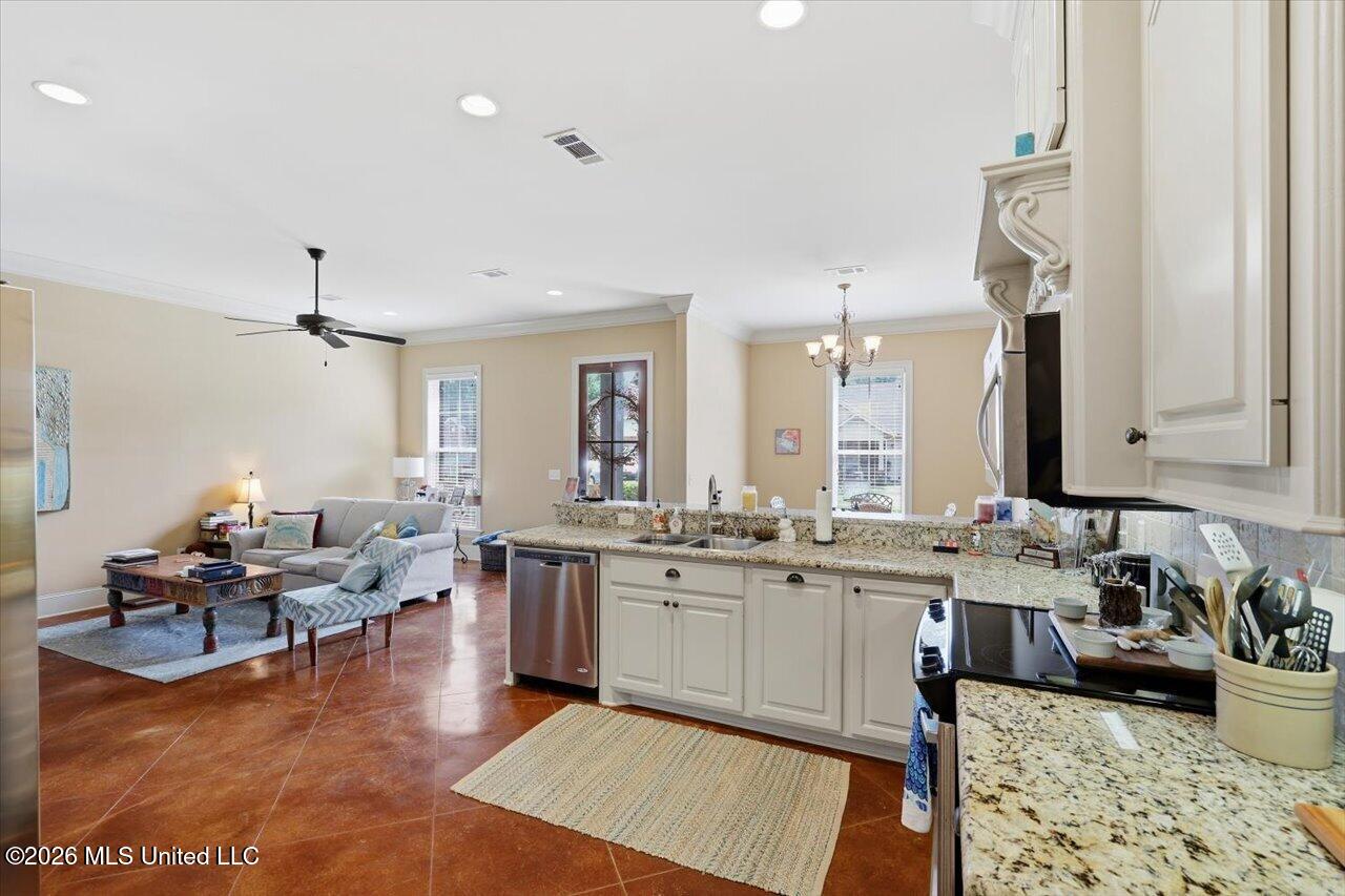 114 Pleasant Harbor Avenue Property Photo 7
