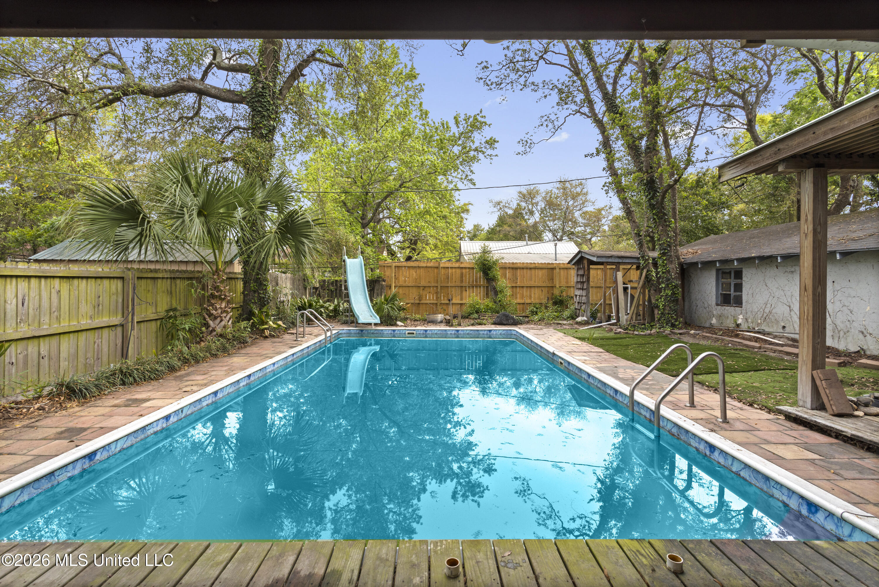 1090 Cherokee Street Property Photo 3