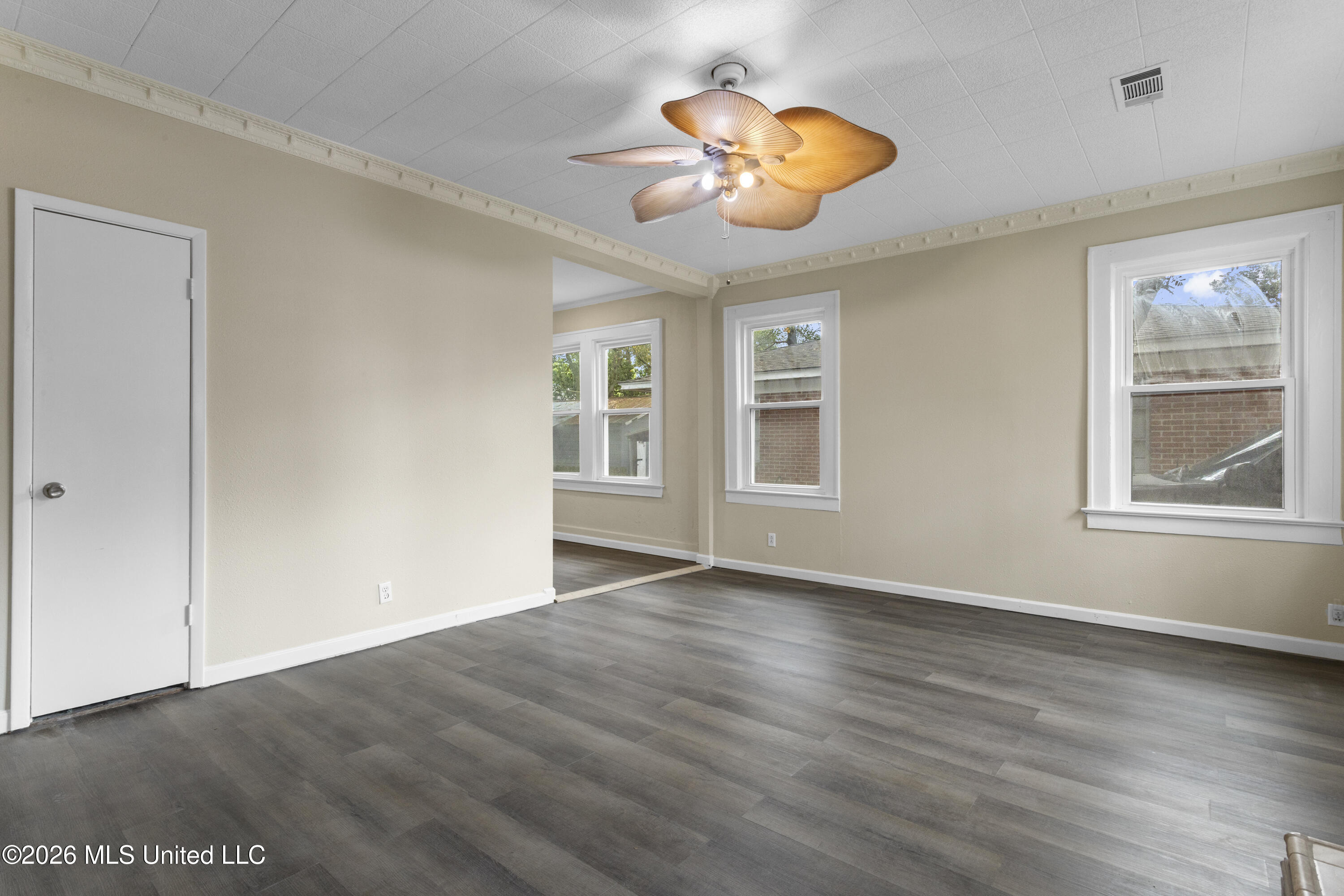 1090 Cherokee Street Property Photo 8