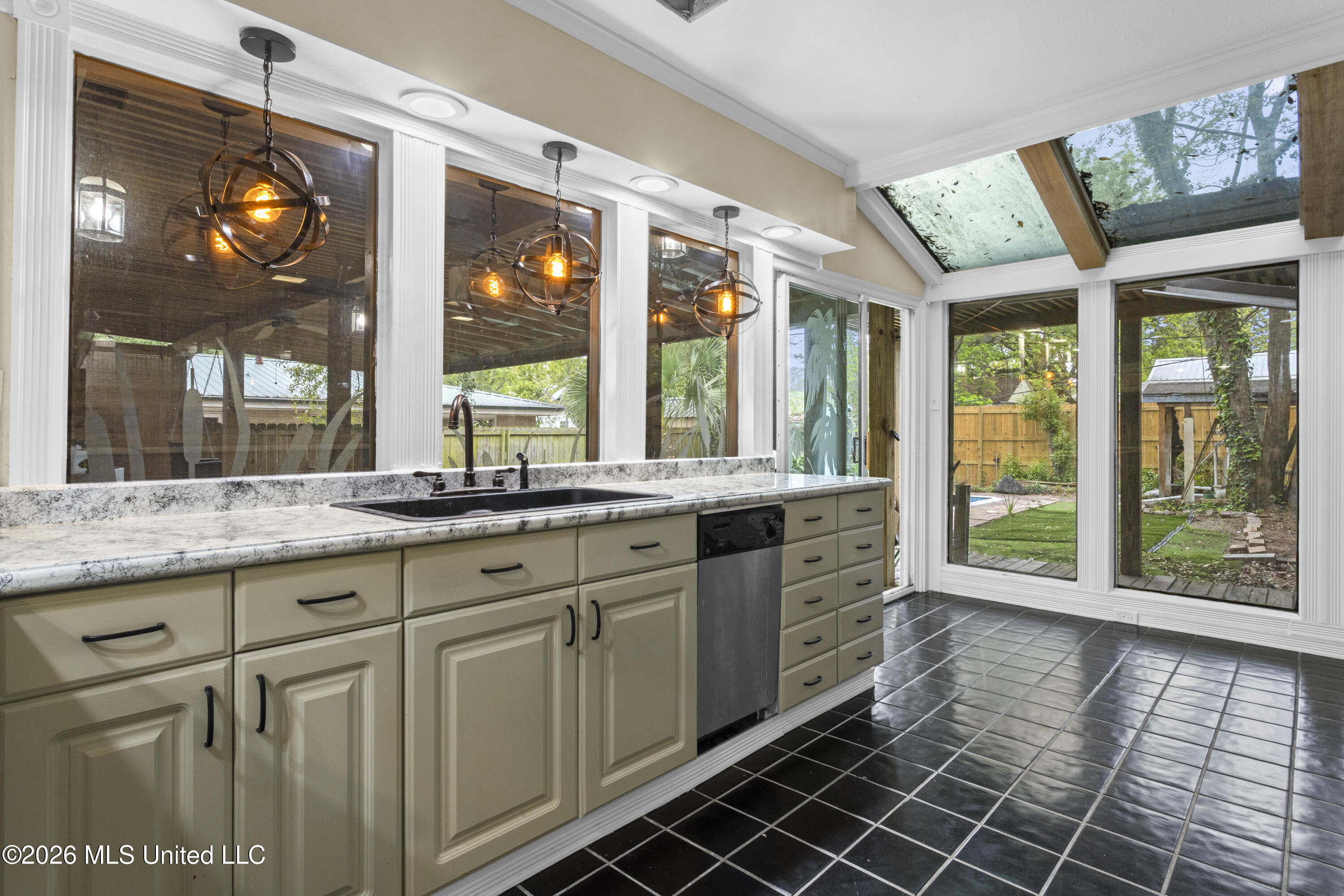 1090 Cherokee Street Property Photo 11
