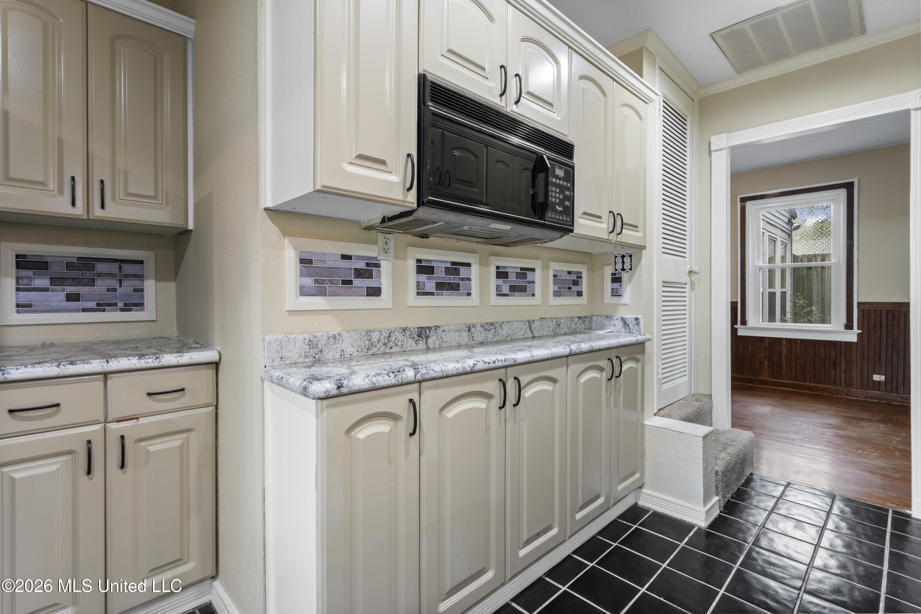 1090 Cherokee Street Property Photo 16