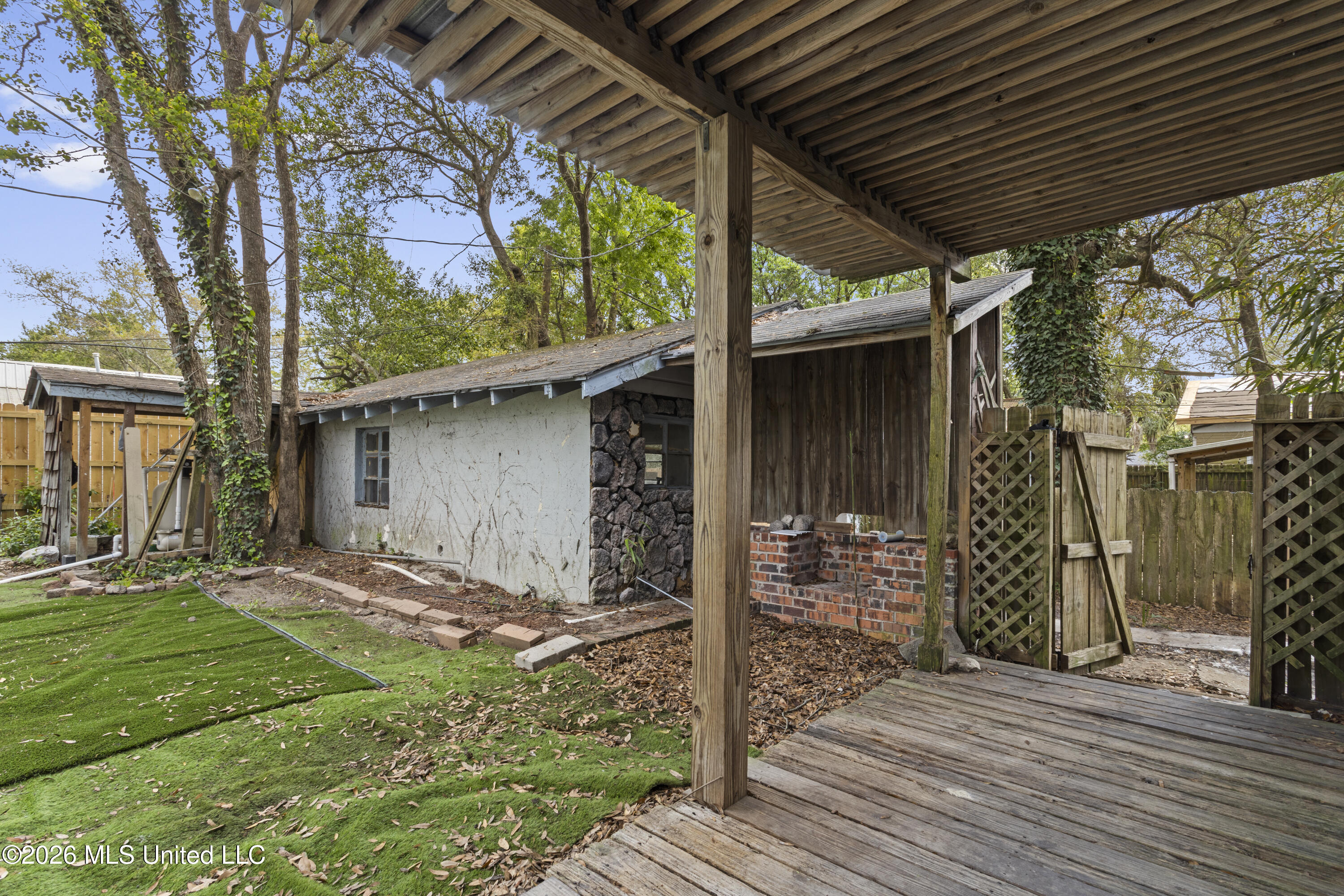 1090 Cherokee Street Property Photo 33