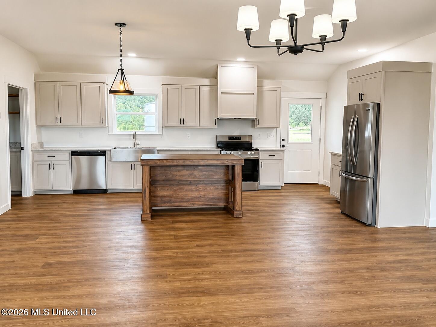 1113 Holland Road Property Photo 3