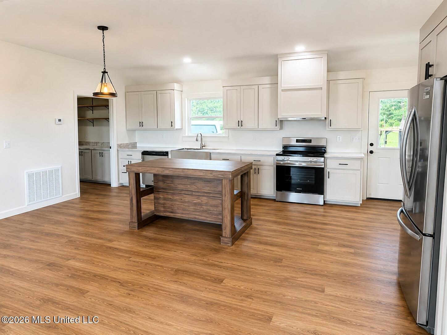 1113 Holland Road Property Photo 6