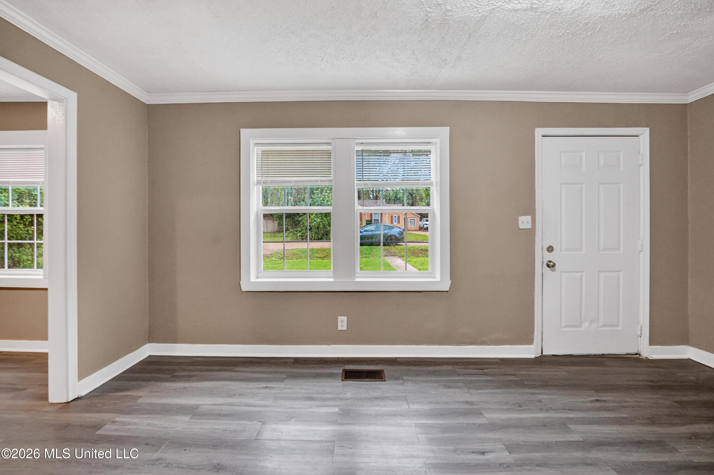 461 Hanging Moss Circle Property Photo 7