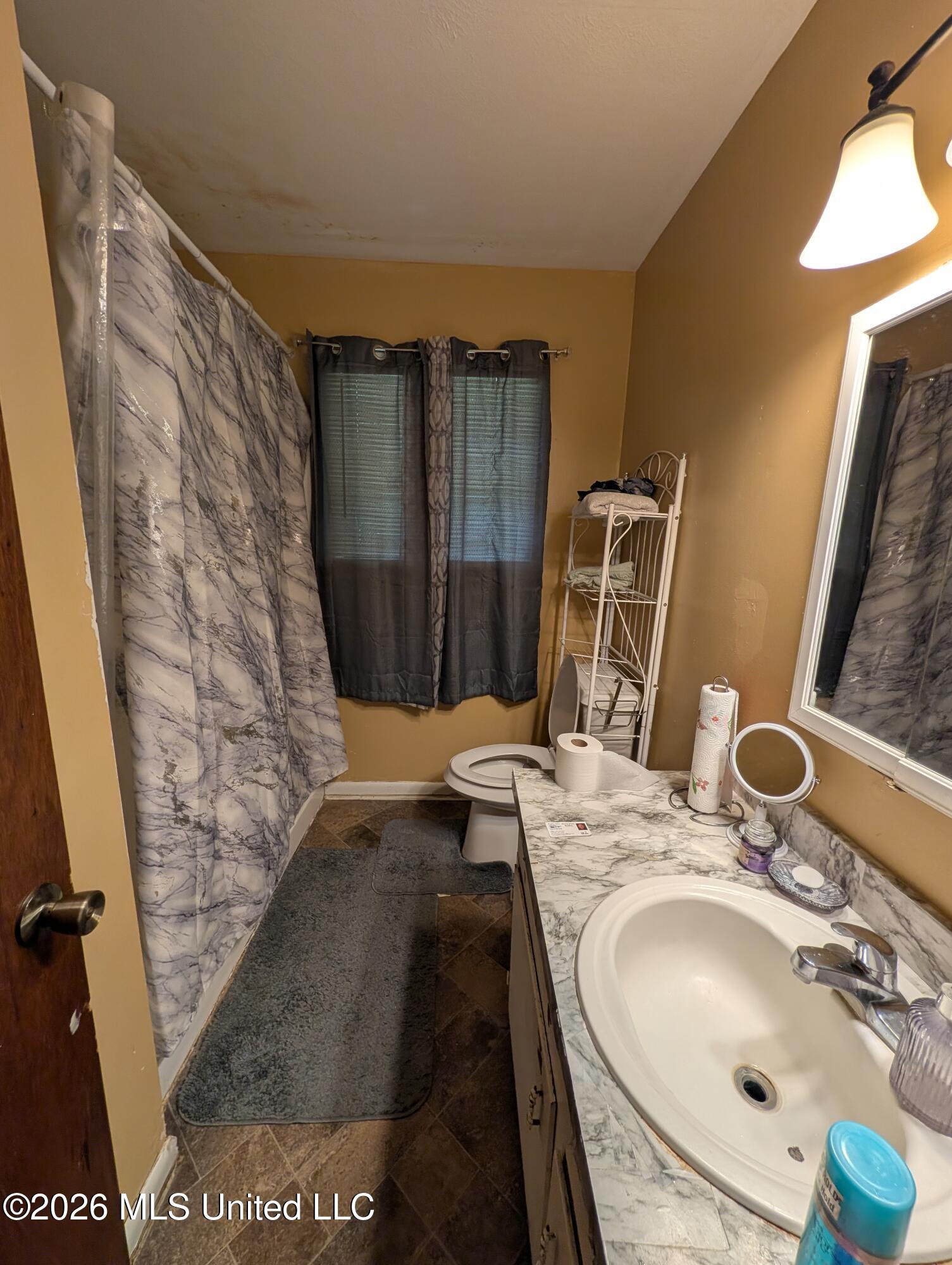 1016 Lotus Drive Property Photo 5