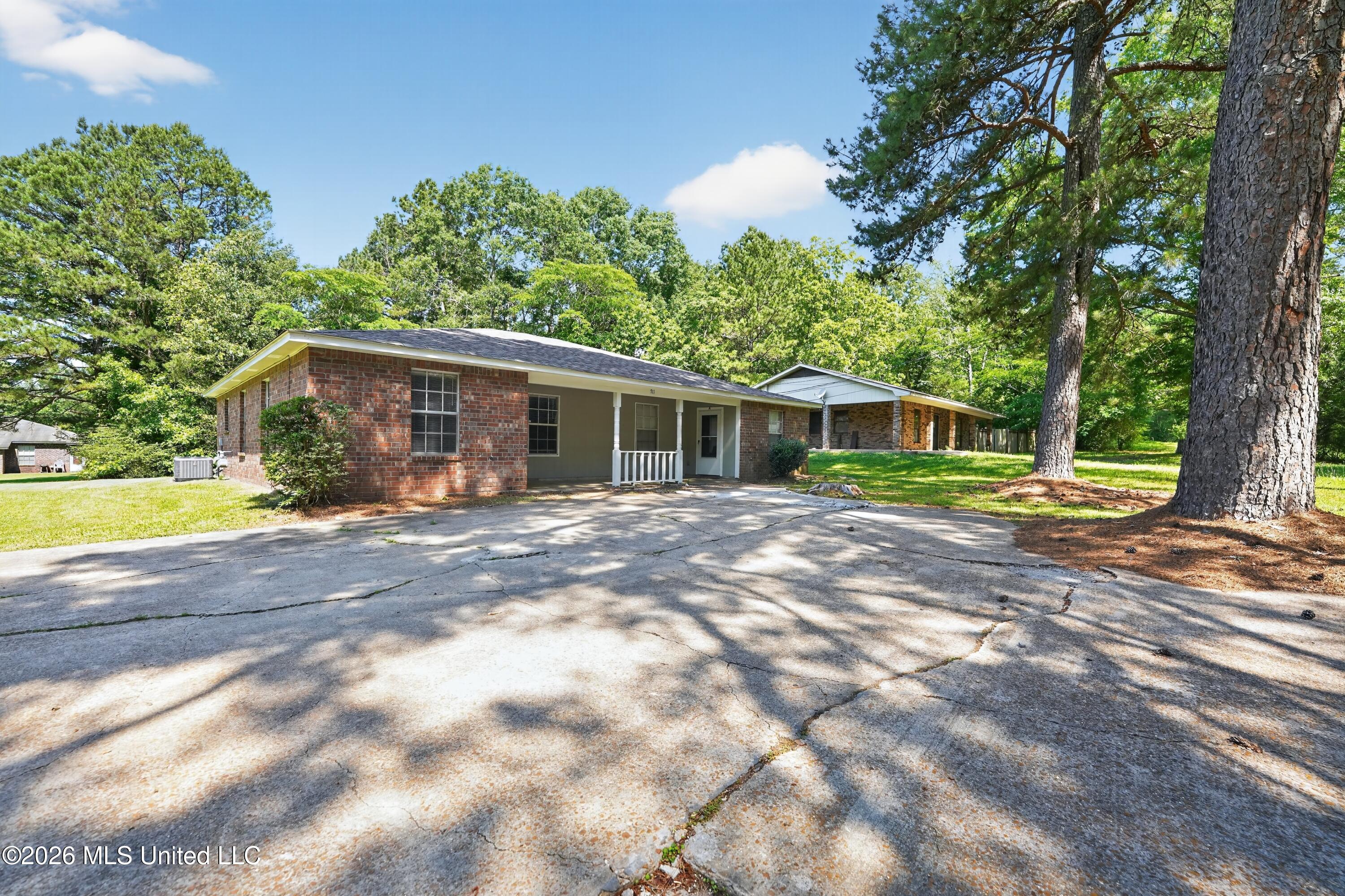 711 George Kersh Drive Property Photo 3