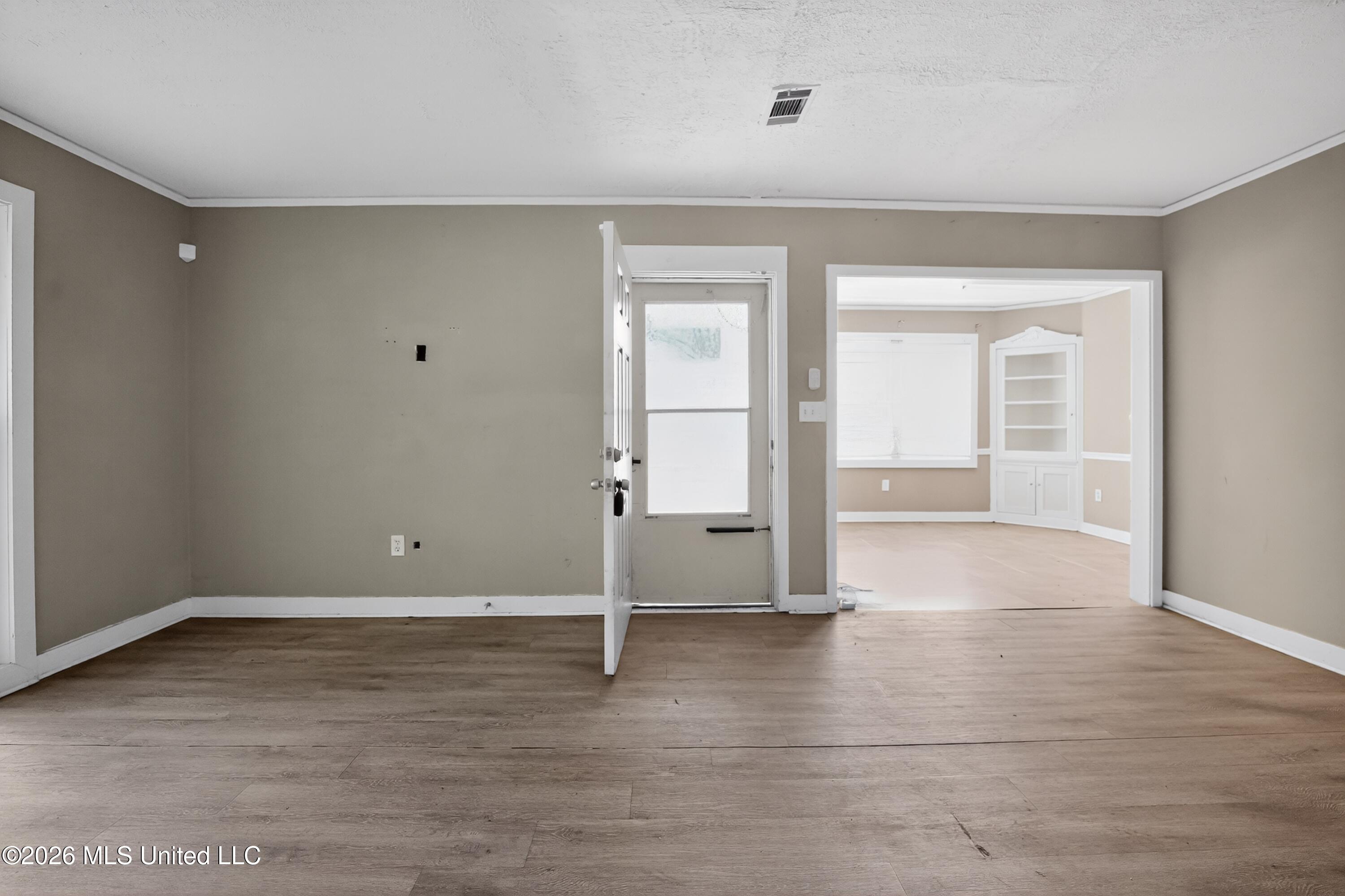 343 N Broadmoor Drive Property Photo 4