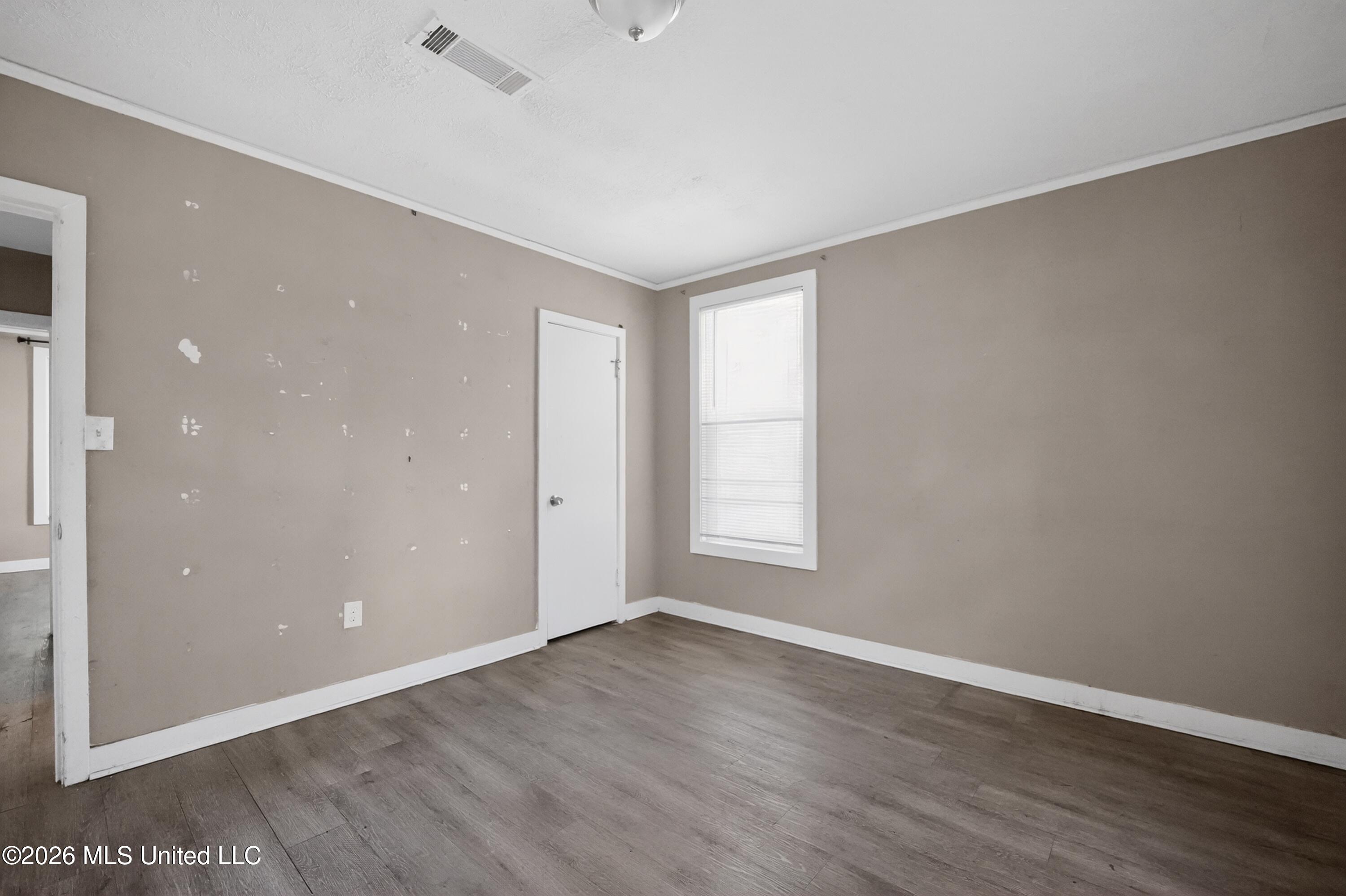 343 N Broadmoor Drive Property Photo 6