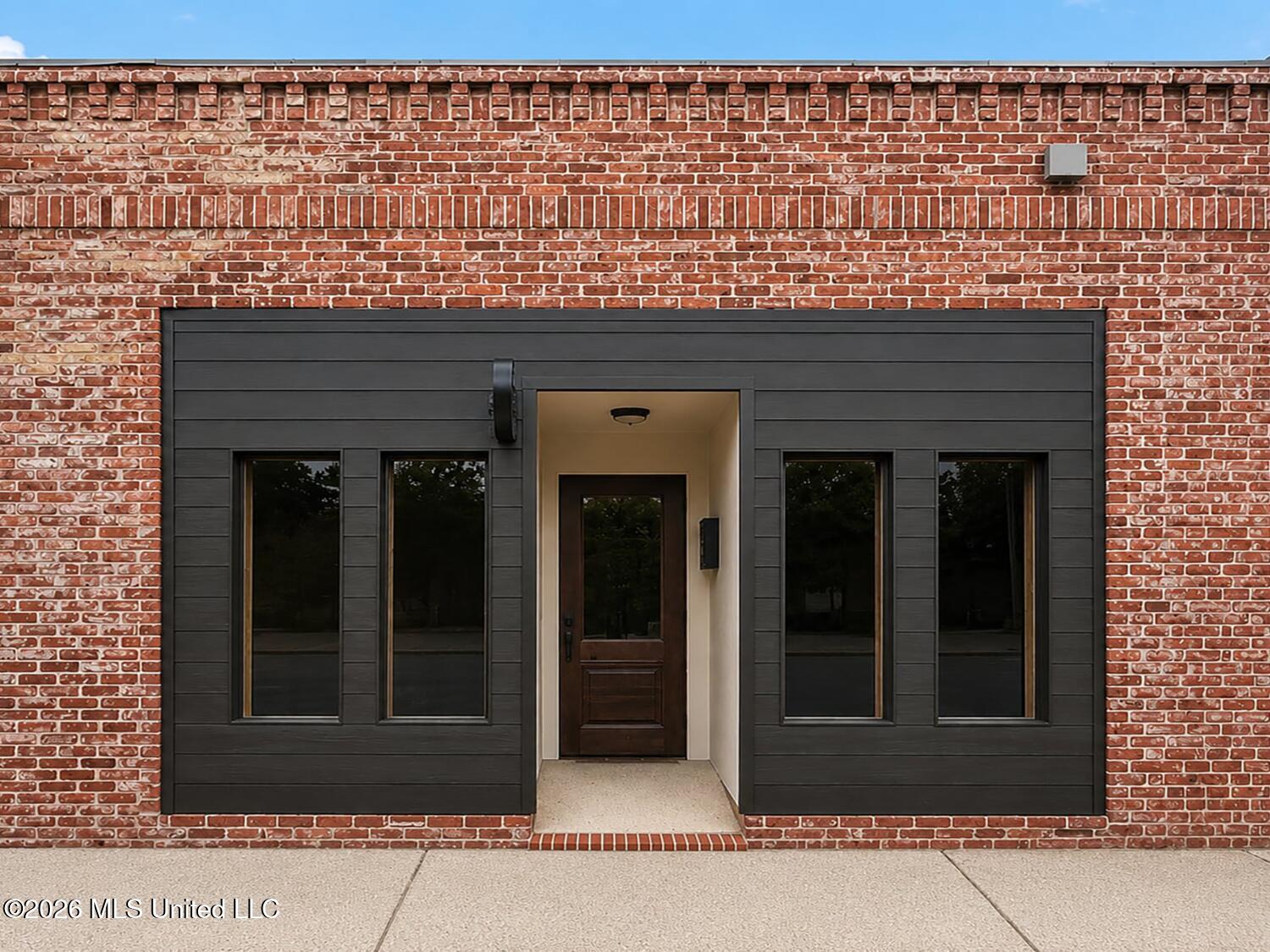 985 Mill Street Property Photo 1