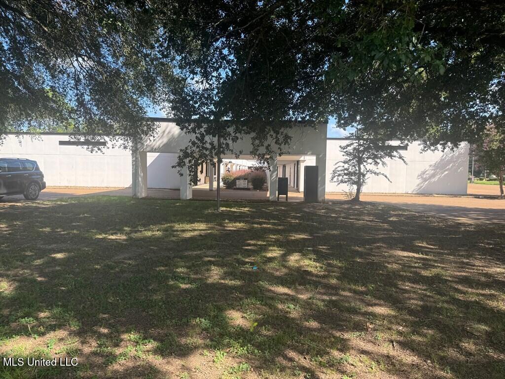 131 Jefferson Davis Boulevard Property Photo 3