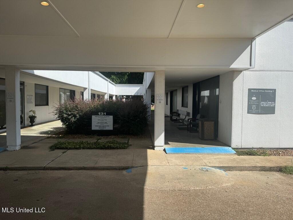 131 Jefferson Davis Boulevard Property Photo 4