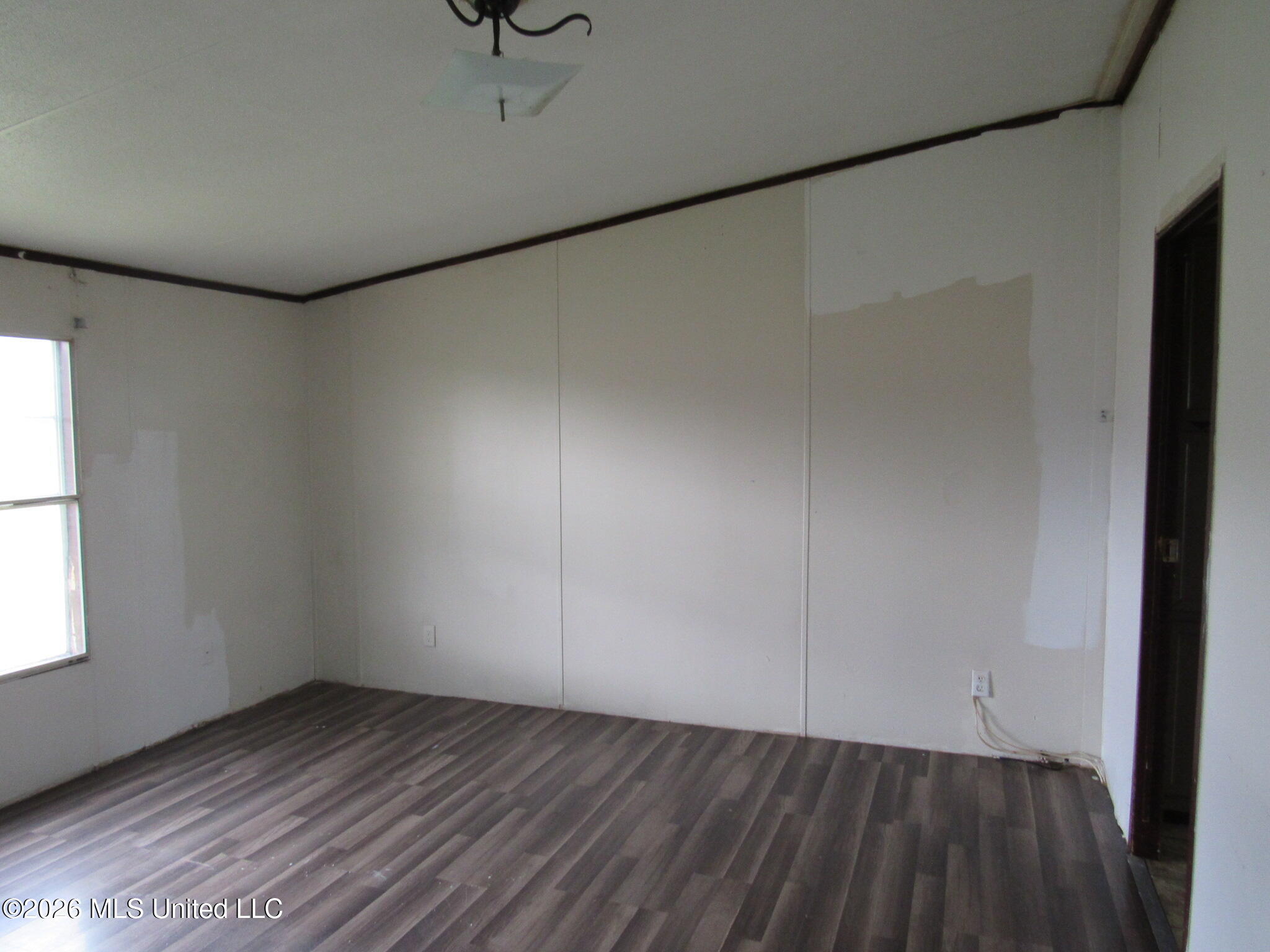 1628 400 Property Photo 8