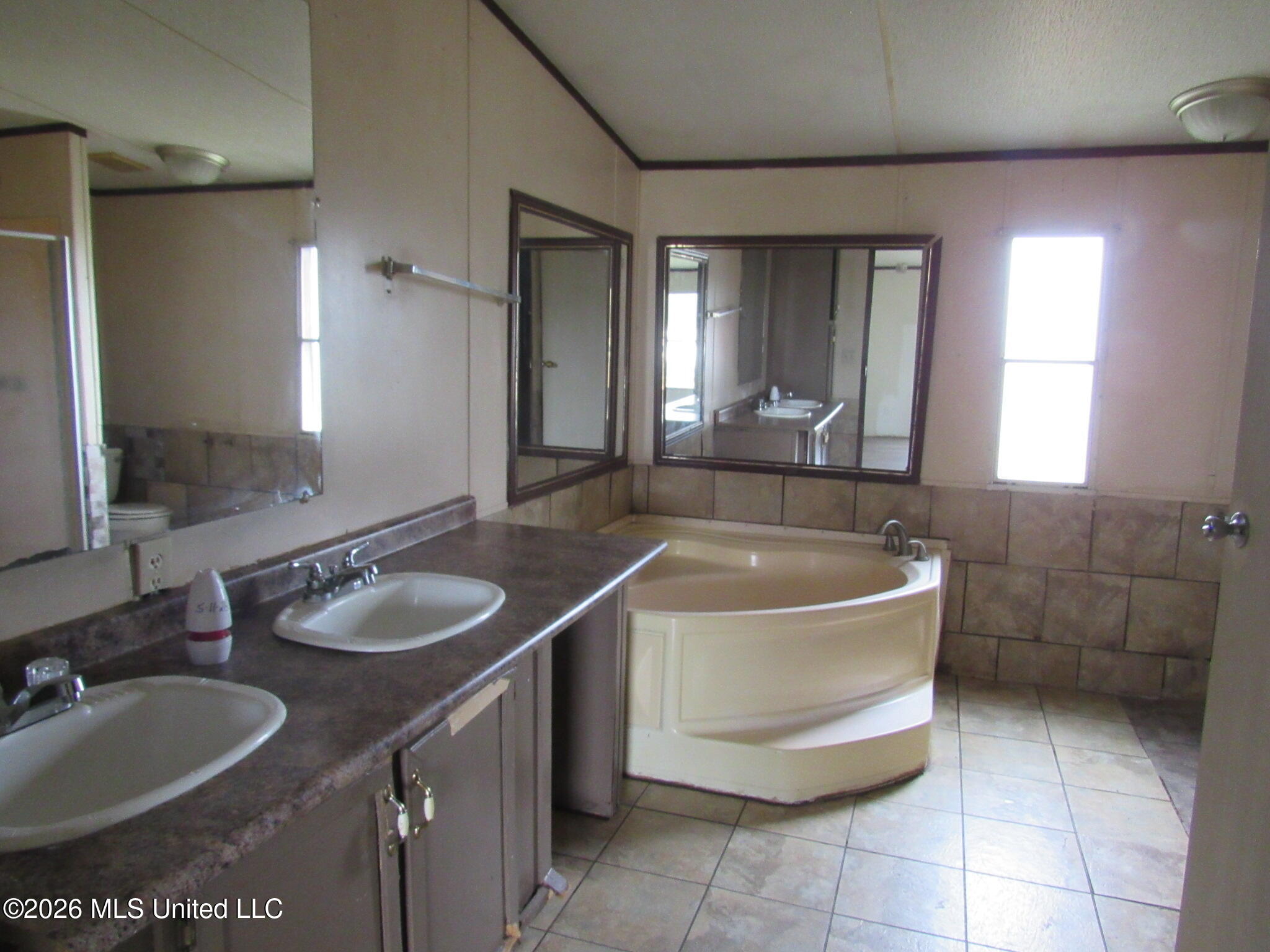 1628 400 Property Photo 9