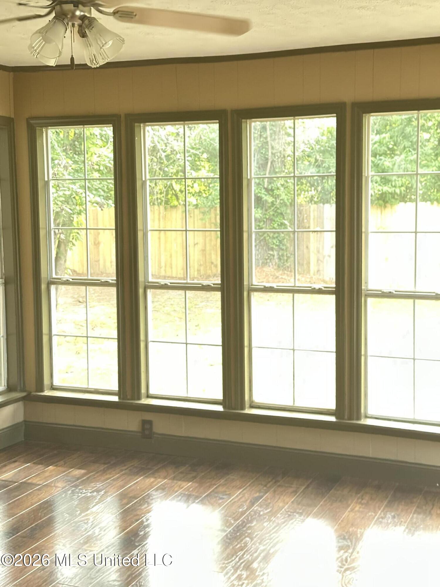 385 Somerset Drive Property Photo 4