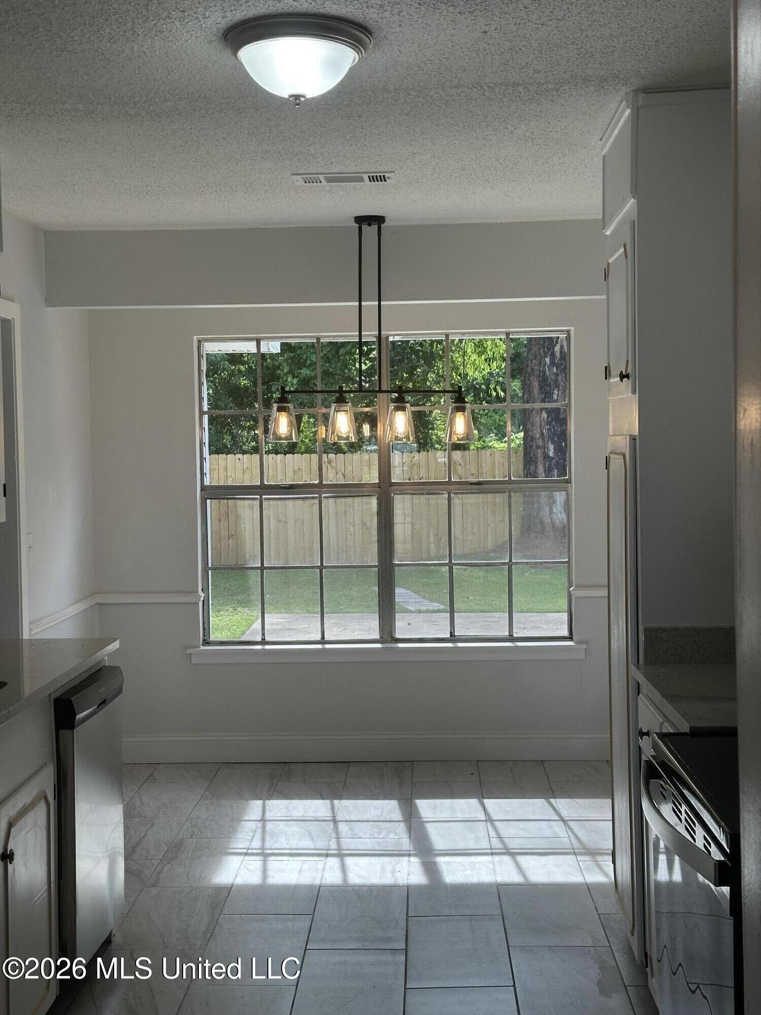 385 Somerset Drive Property Photo 6