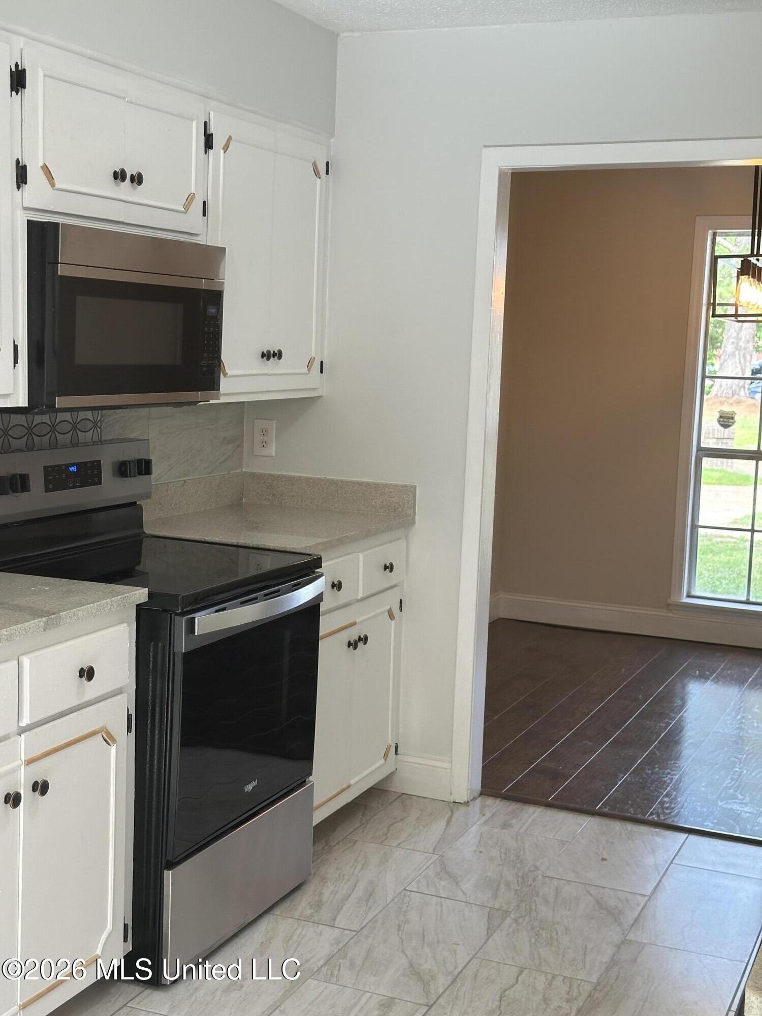 385 Somerset Drive Property Photo 7