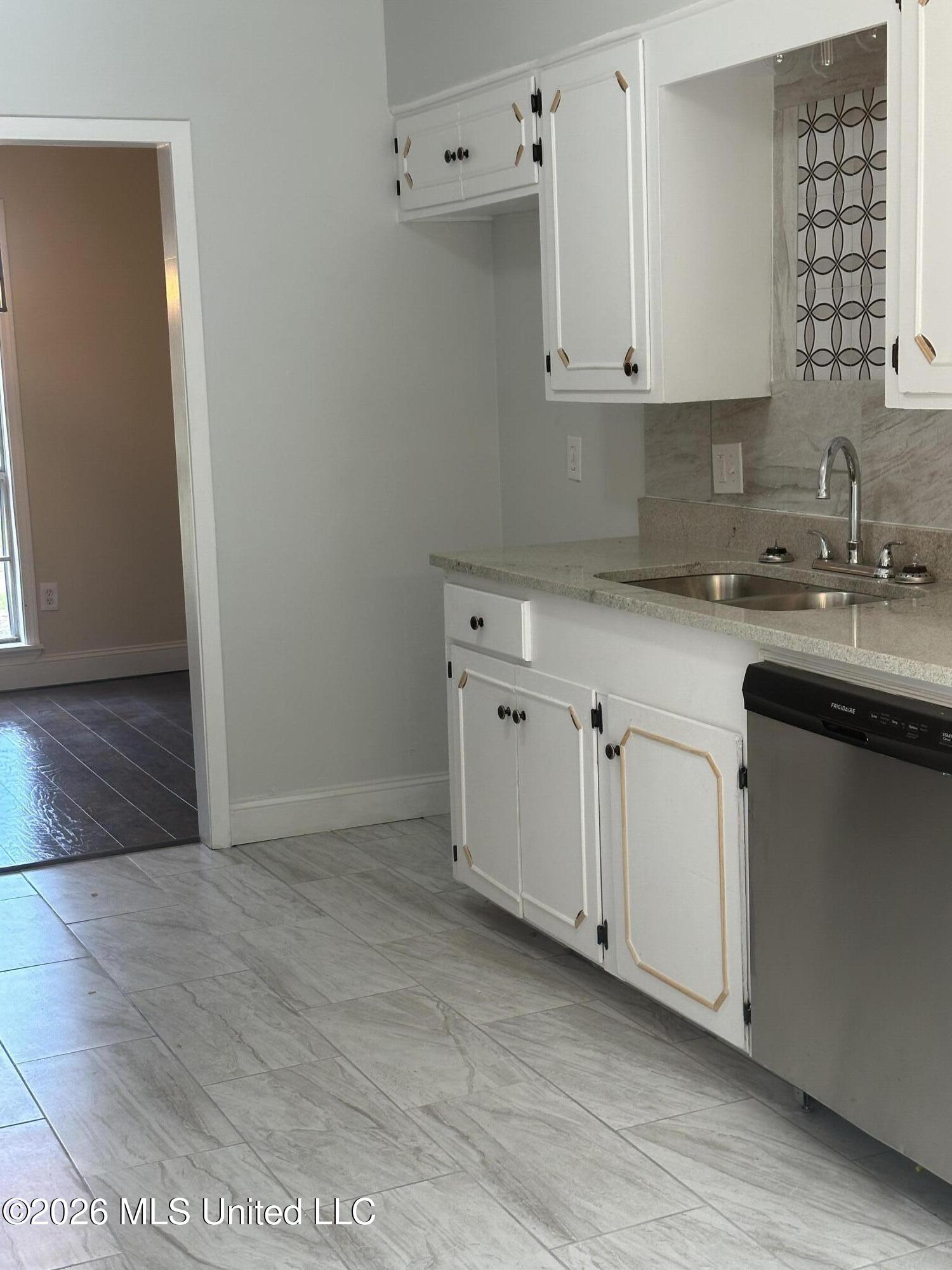385 Somerset Drive Property Photo 8
