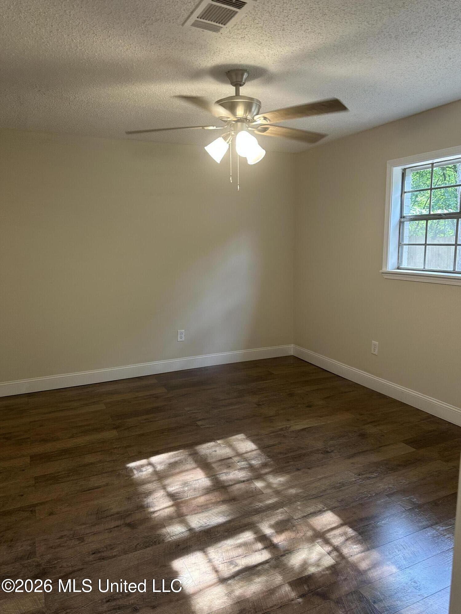 385 Somerset Drive Property Photo 14