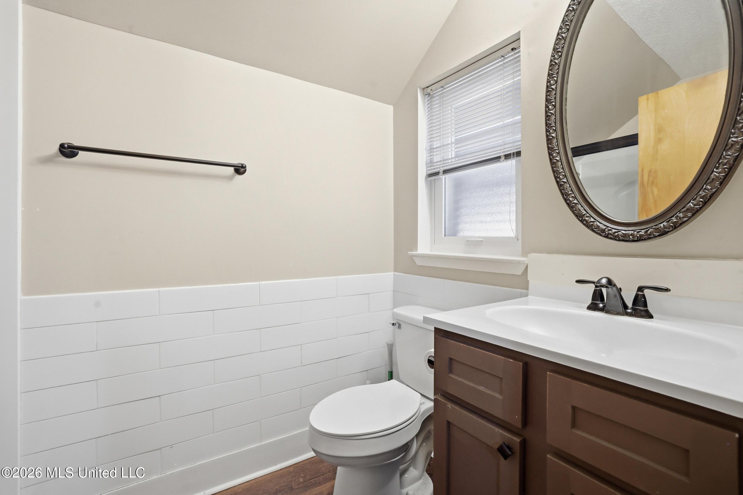 142 Kenmore Avenue Property Photo 22