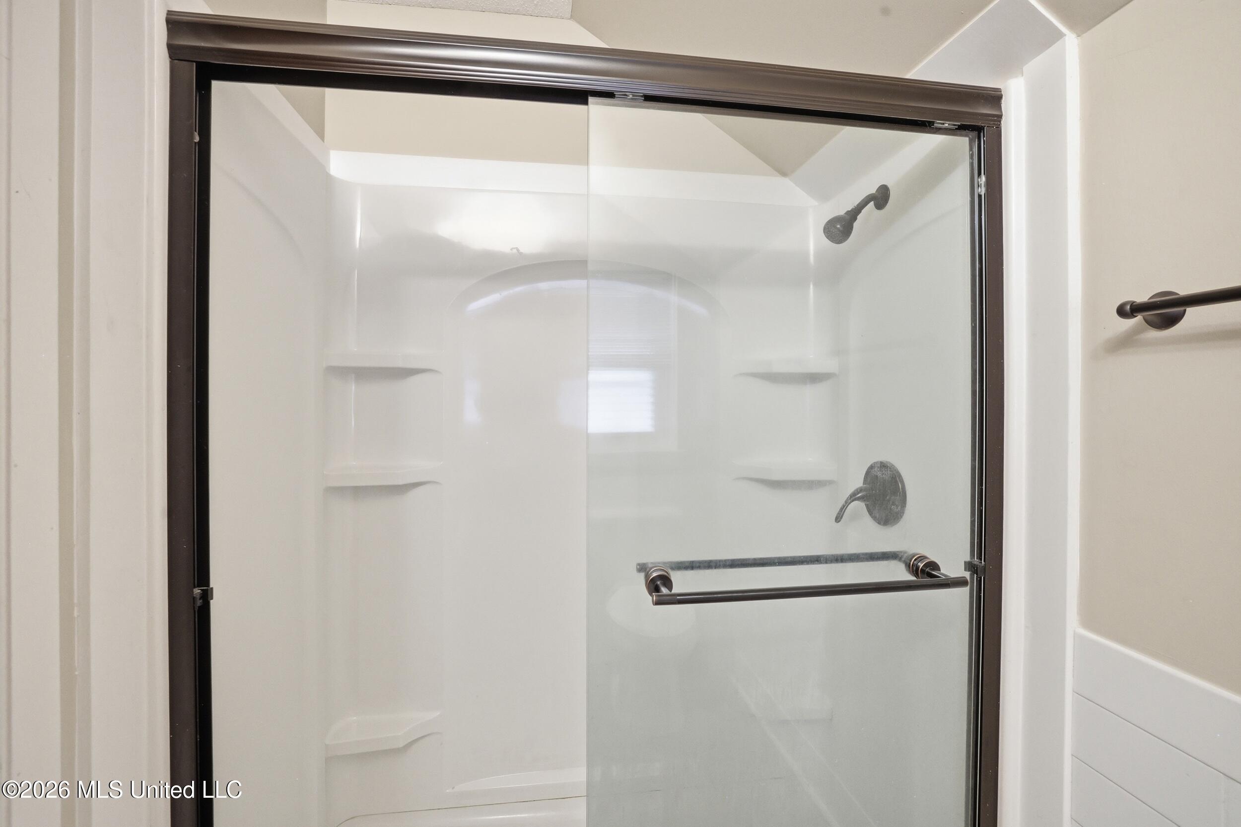 142 Kenmore Avenue Property Photo 23