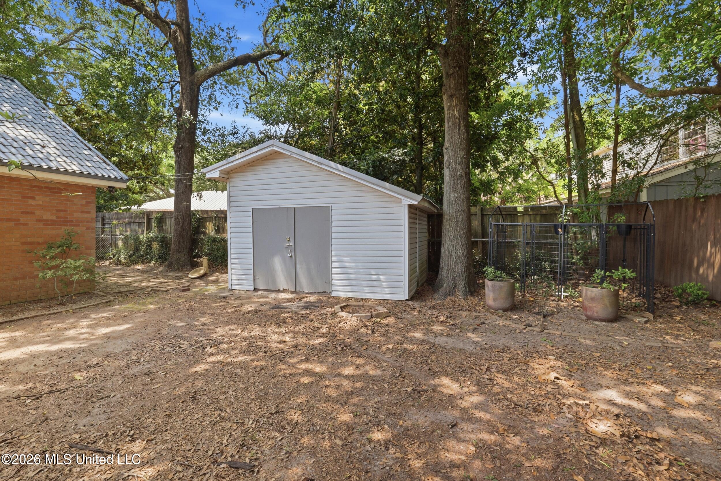 142 Kenmore Avenue Property Photo 32