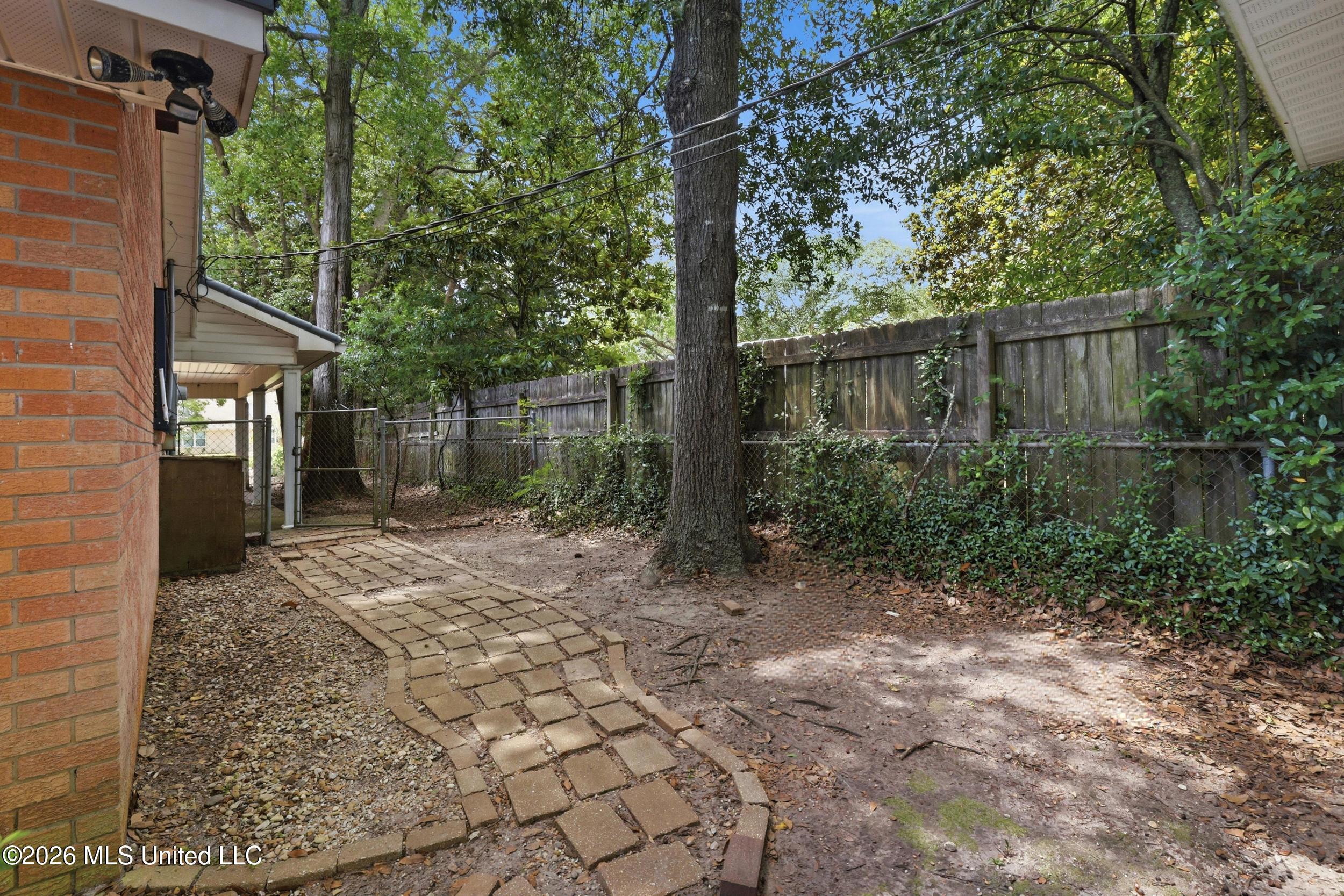 142 Kenmore Avenue Property Photo 33