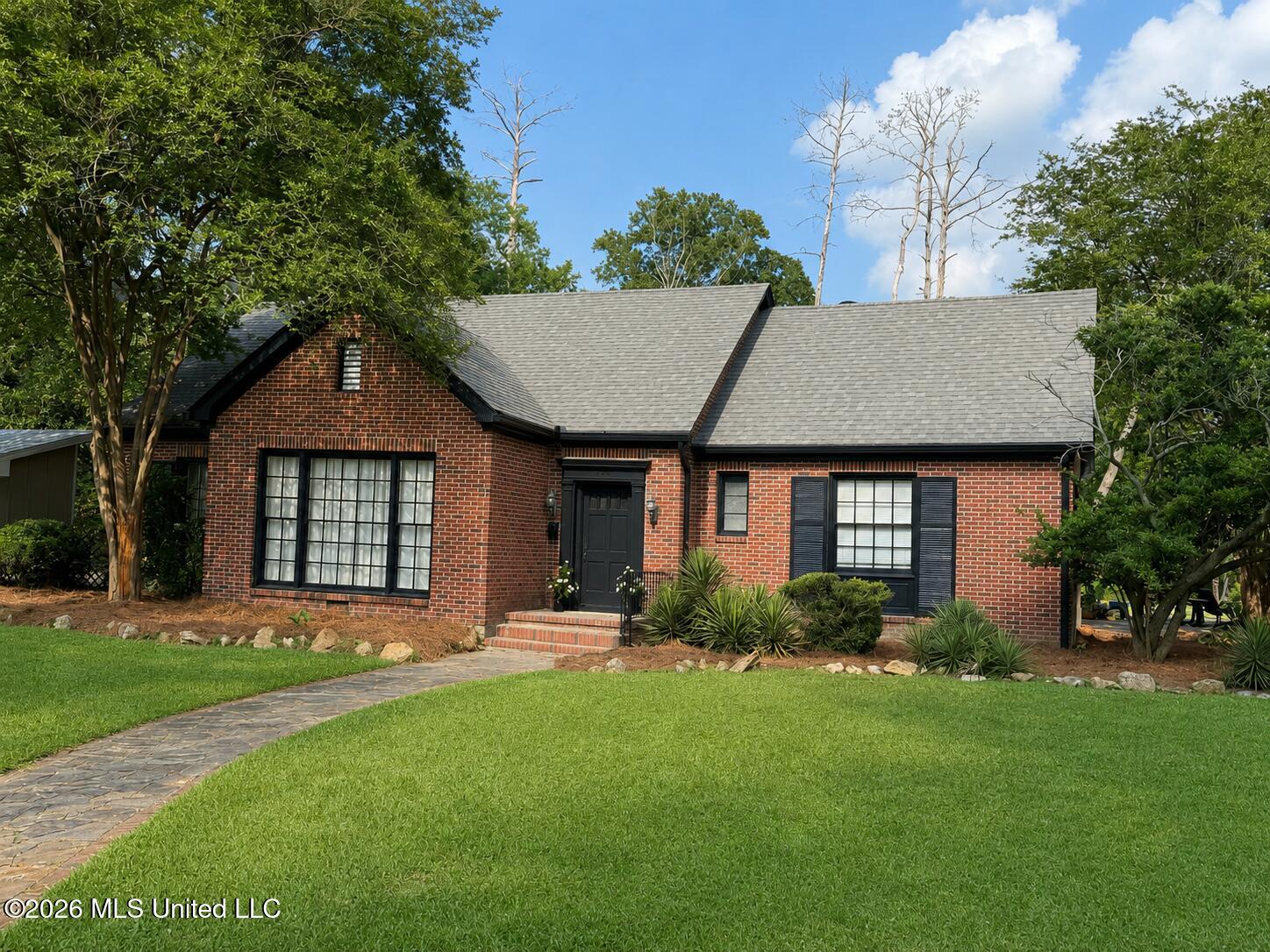 272 N Davis Street Property Photo 1