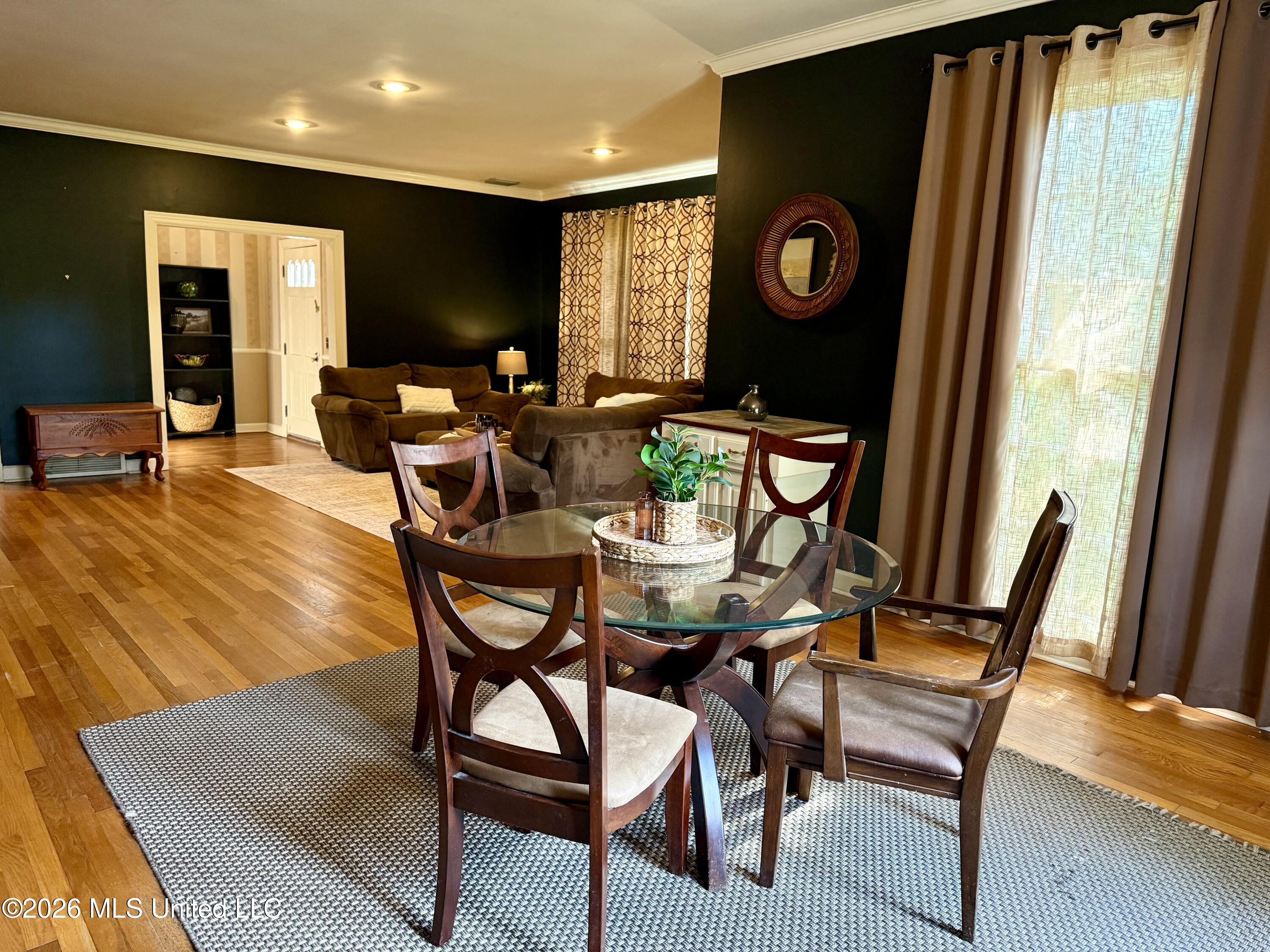 272 N Davis Street Property Photo 8