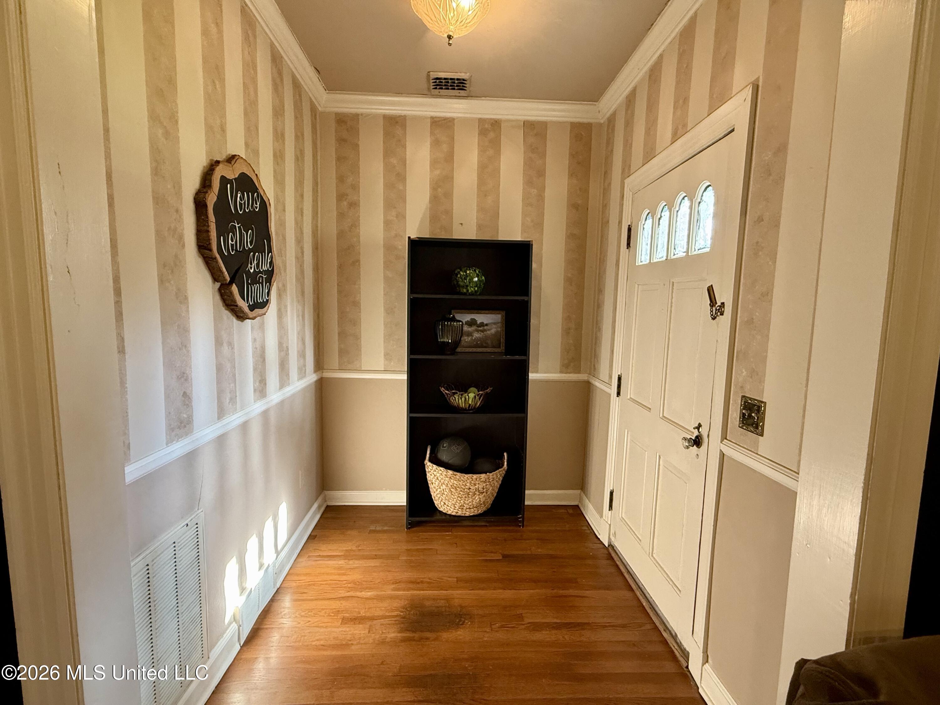 272 N Davis Street Property Photo 9