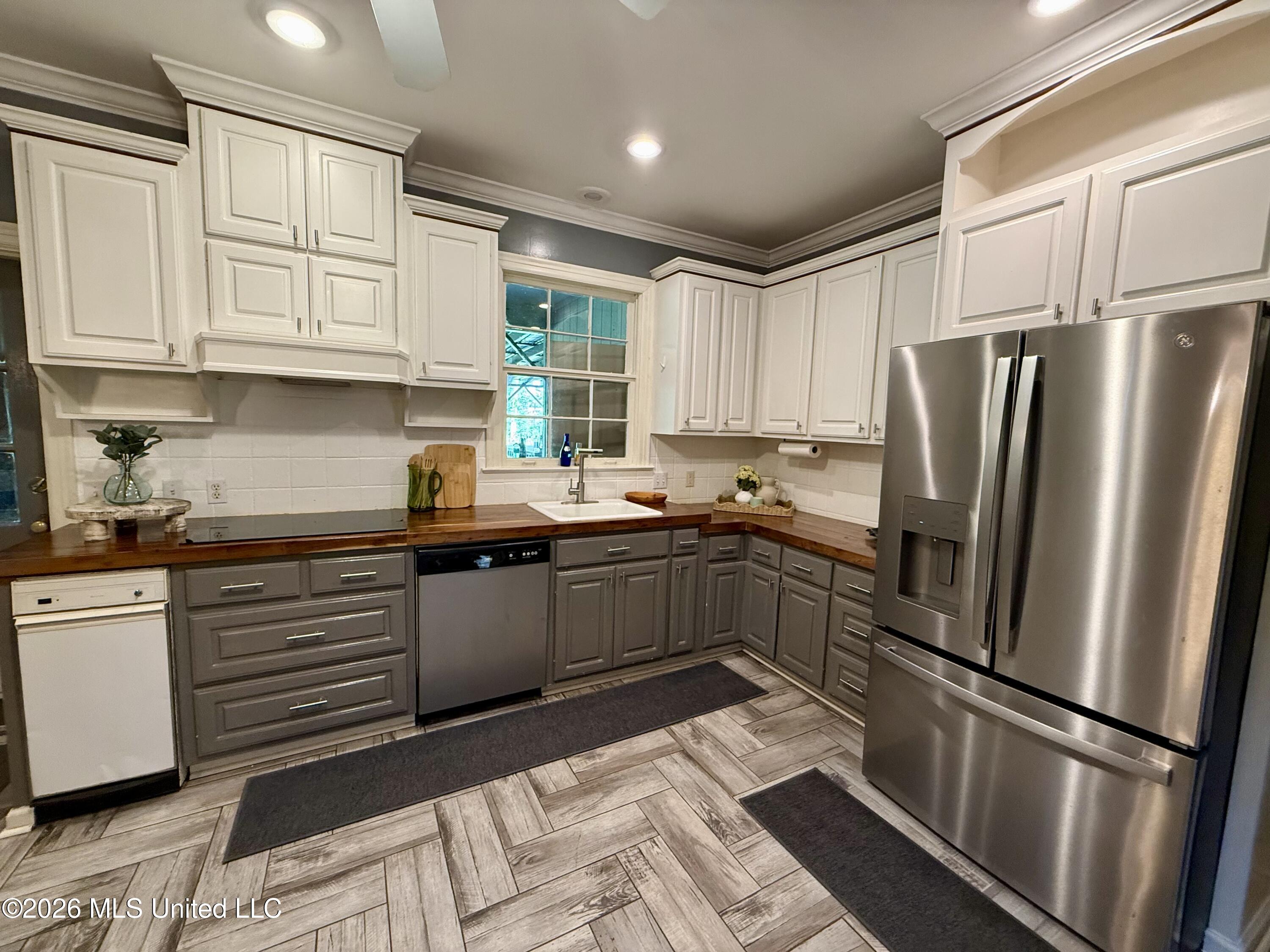 272 N Davis Street Property Photo 16