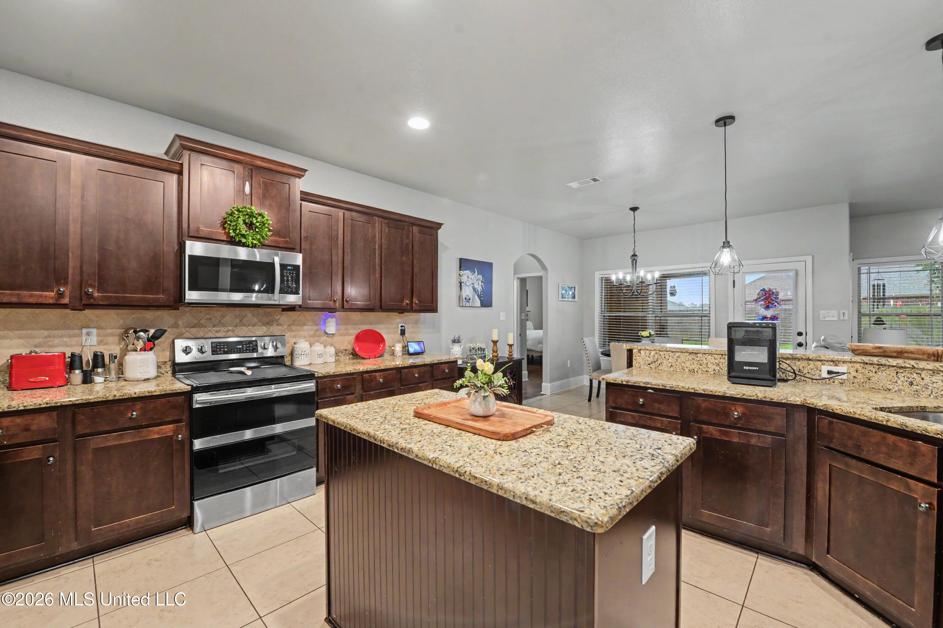 13103 Hawthorn Drive Property Photo 9