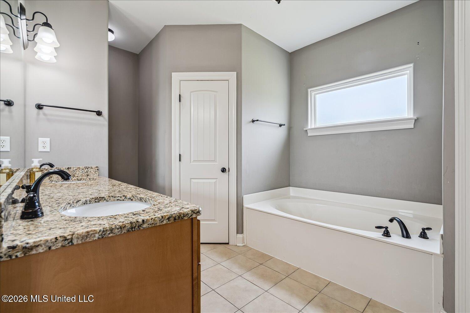 3033 Raspberry Red Cove Property Photo 15