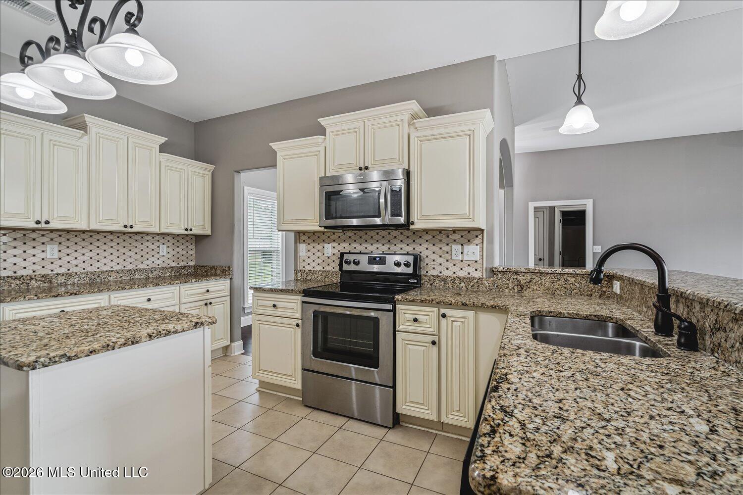 3033 Raspberry Red Cove Property Photo 18