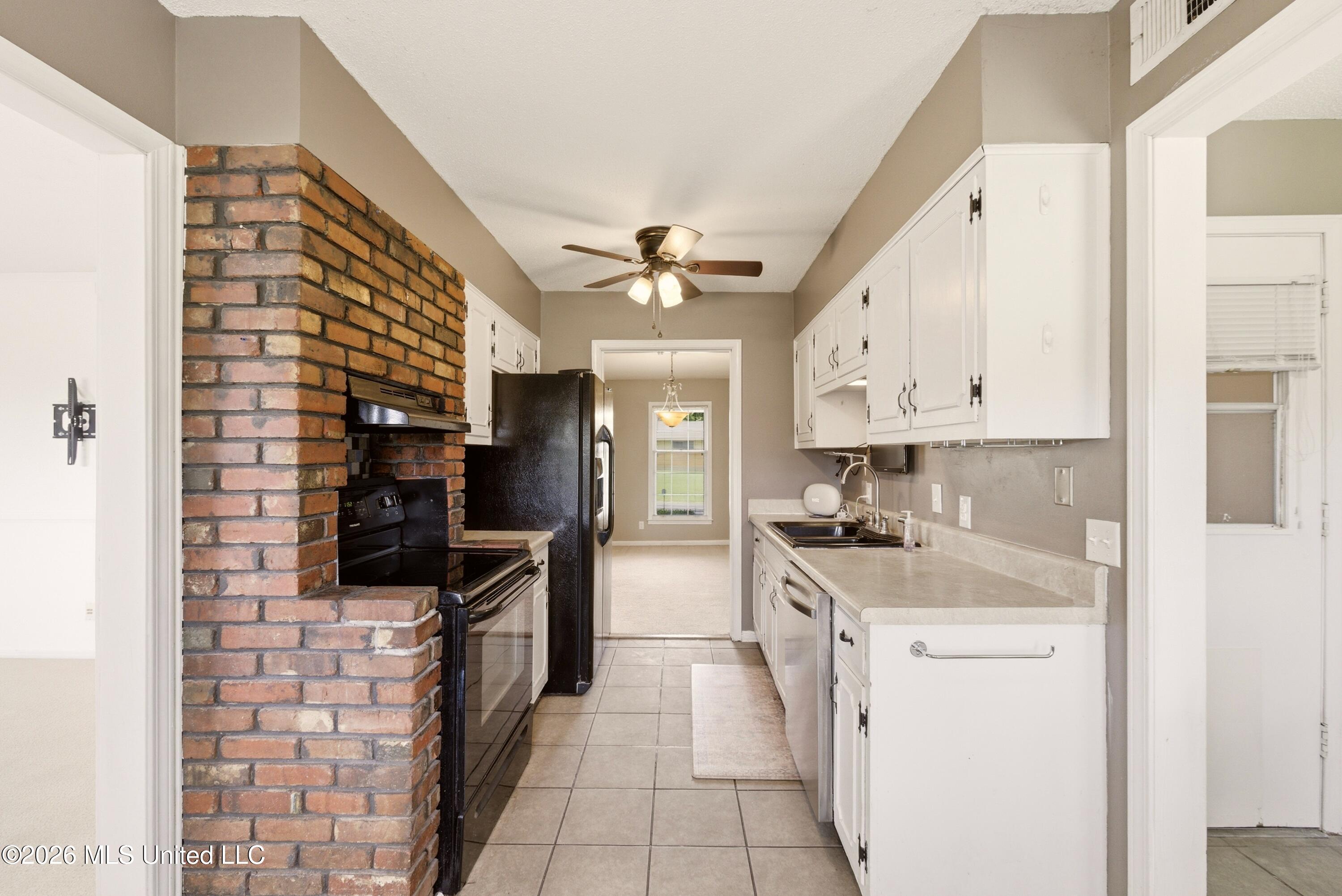 8874 Chesterfield Drive Property Photo 7