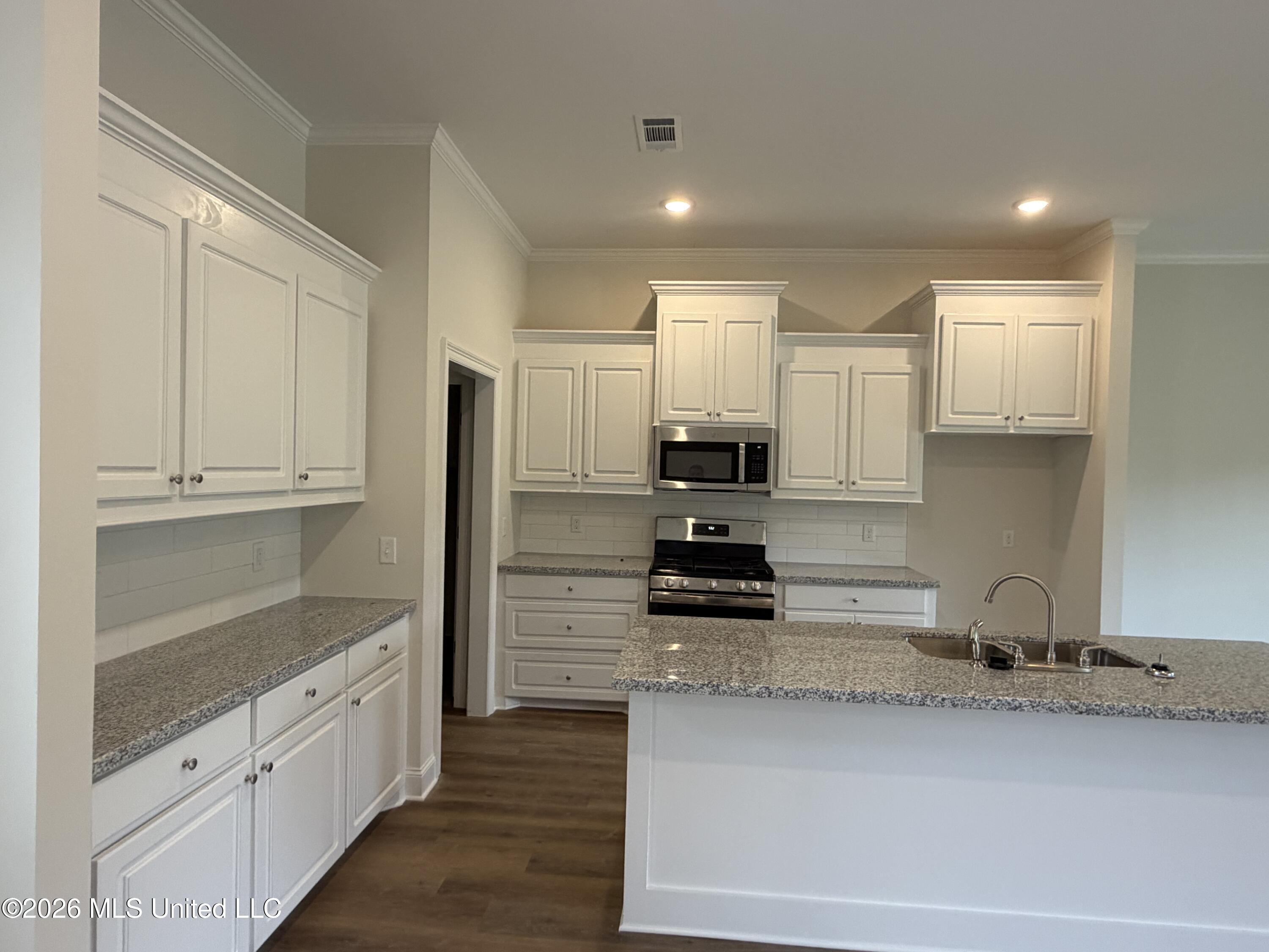 166 Madisonville Drive Property Photo 3