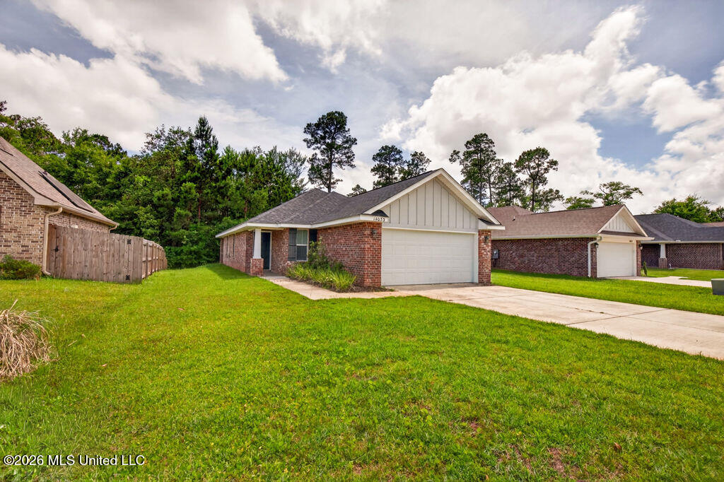 14033 Fox Hill Drive Property Photo 3