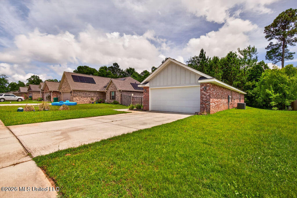14033 Fox Hill Drive Property Photo 4
