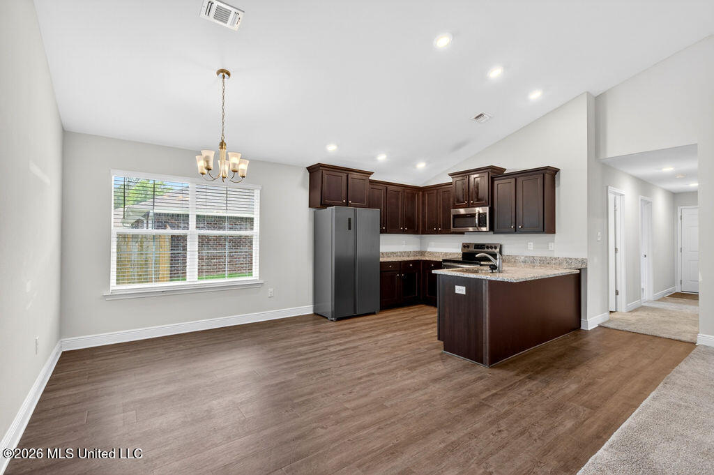 14033 Fox Hill Drive Property Photo 9