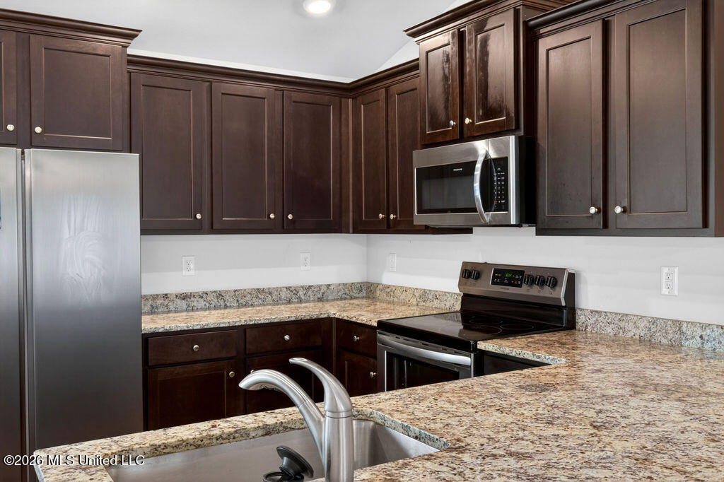 14033 Fox Hill Drive Property Photo 11