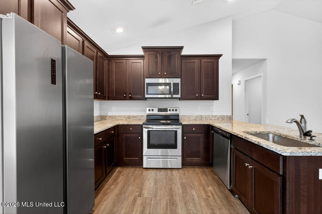 14033 Fox Hill Drive Property Photo 12