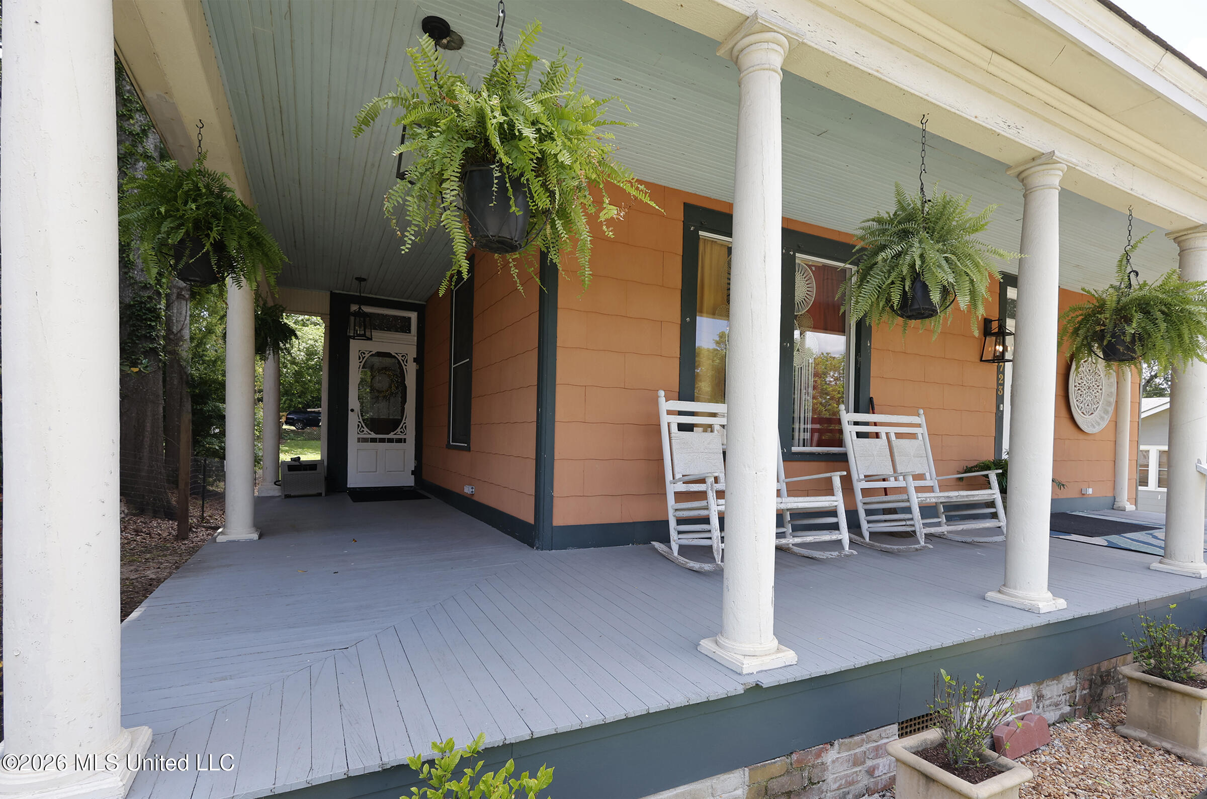 723 Delaware Avenue Property Photo 3